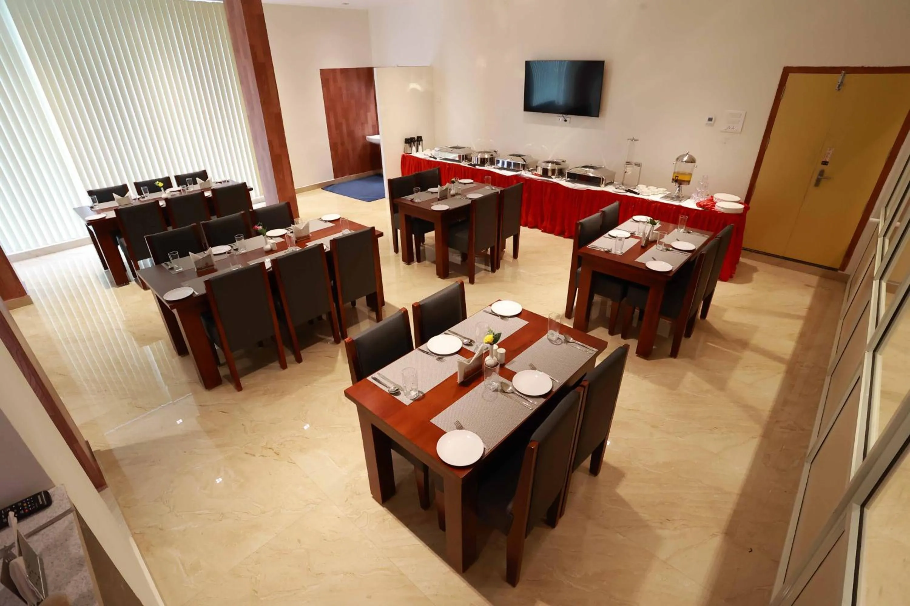 Restaurant/places to eat in HOTEL BLUEMOON