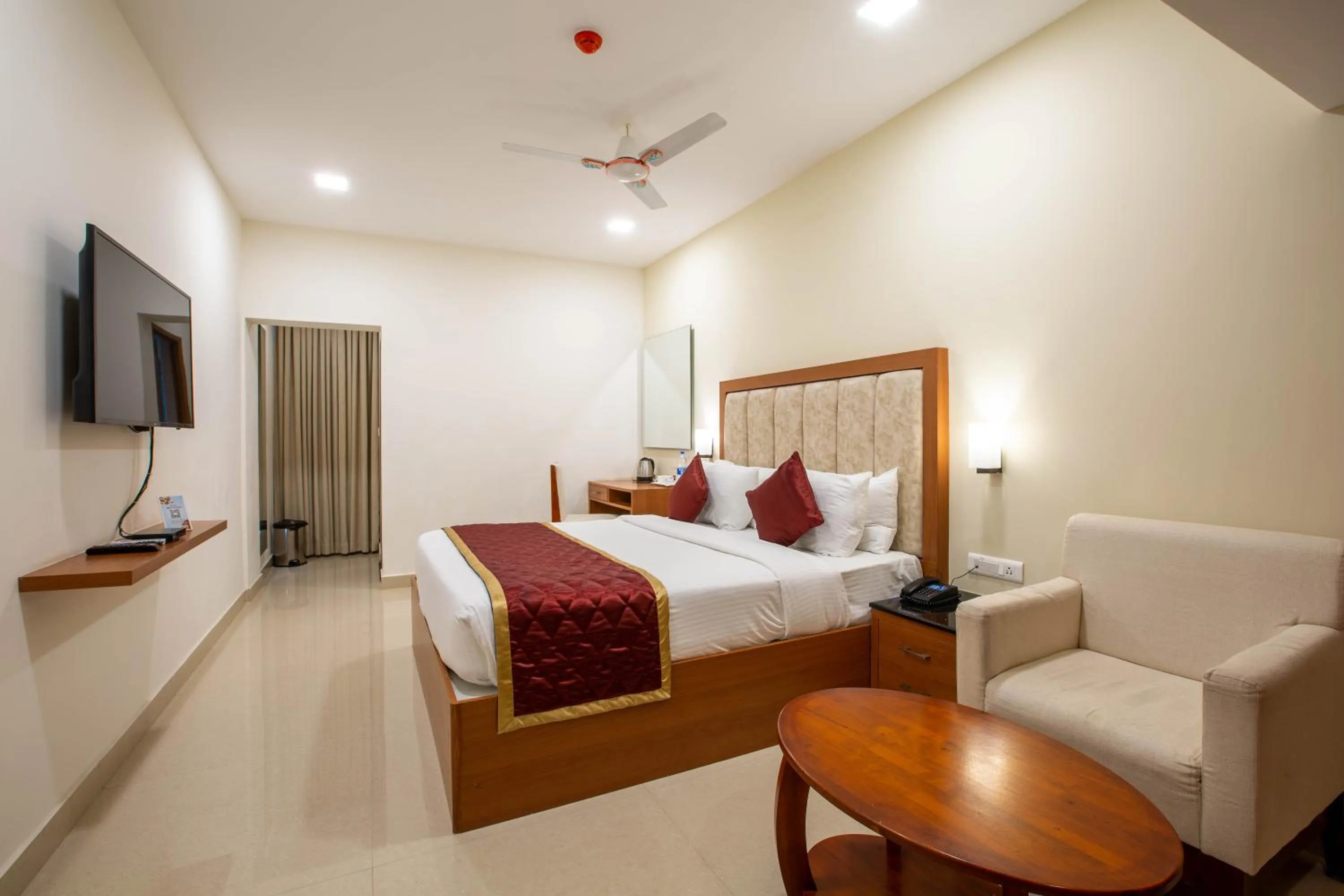 Property building, Bed in HOTEL BLUEMOON