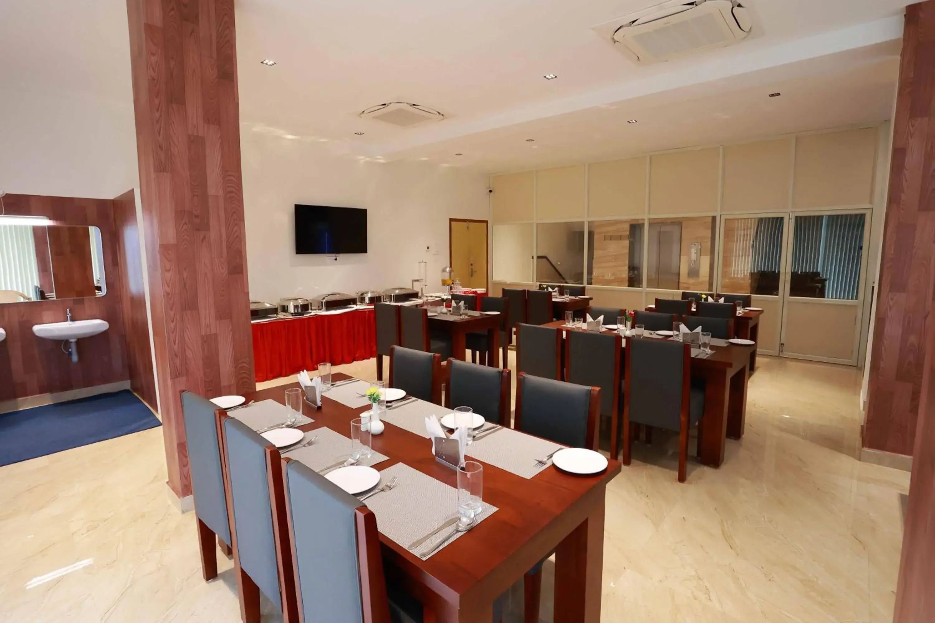 Restaurant/places to eat in HOTEL BLUEMOON Restaurant/places to eat in HOTEL BLUEMOON