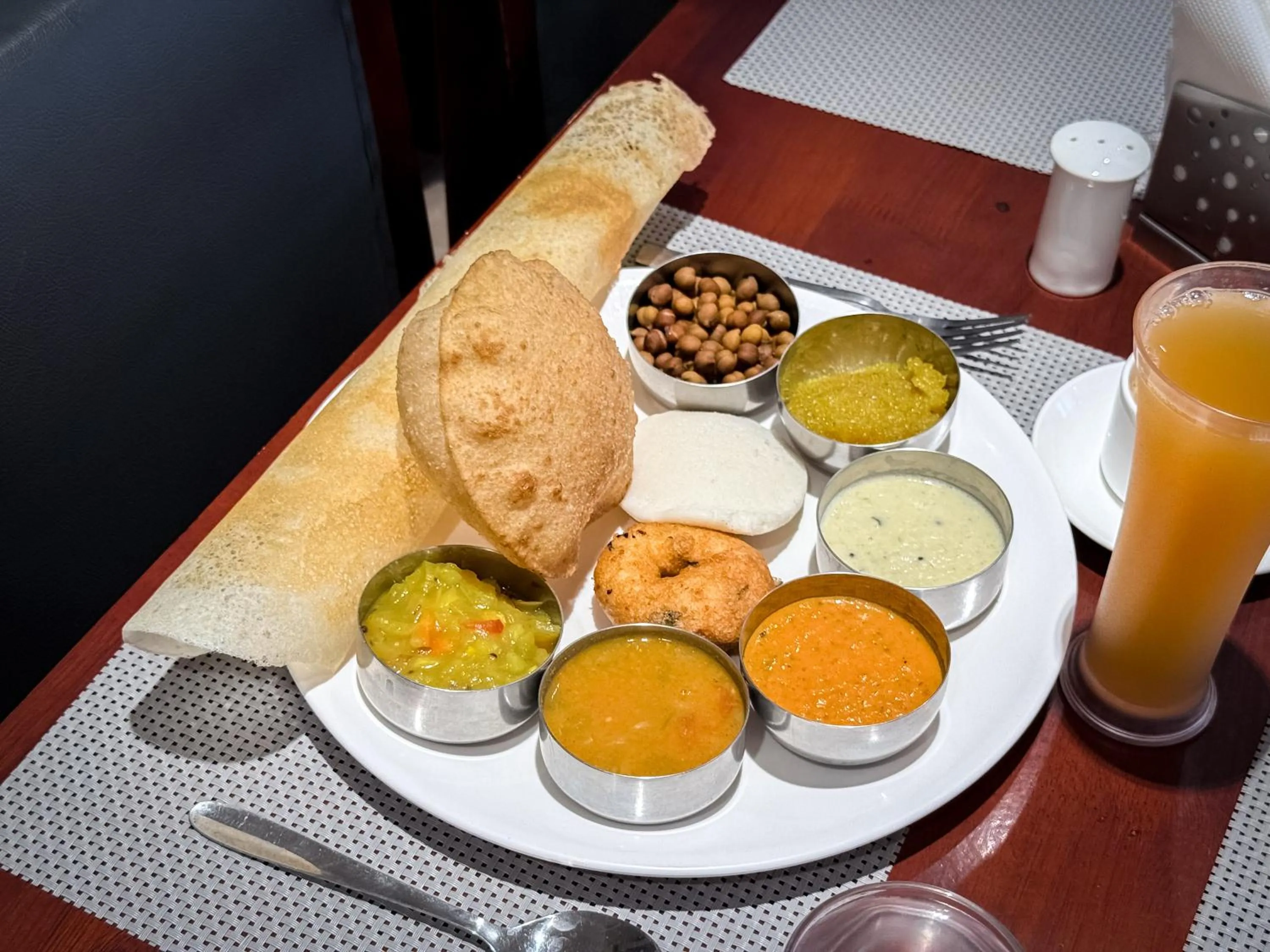 Breakfast in HOTEL BLUEMOON