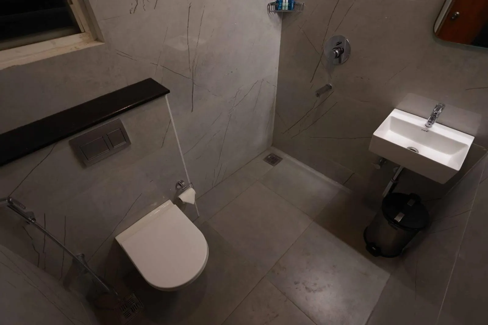 Toilet in HOTEL BLUEMOON