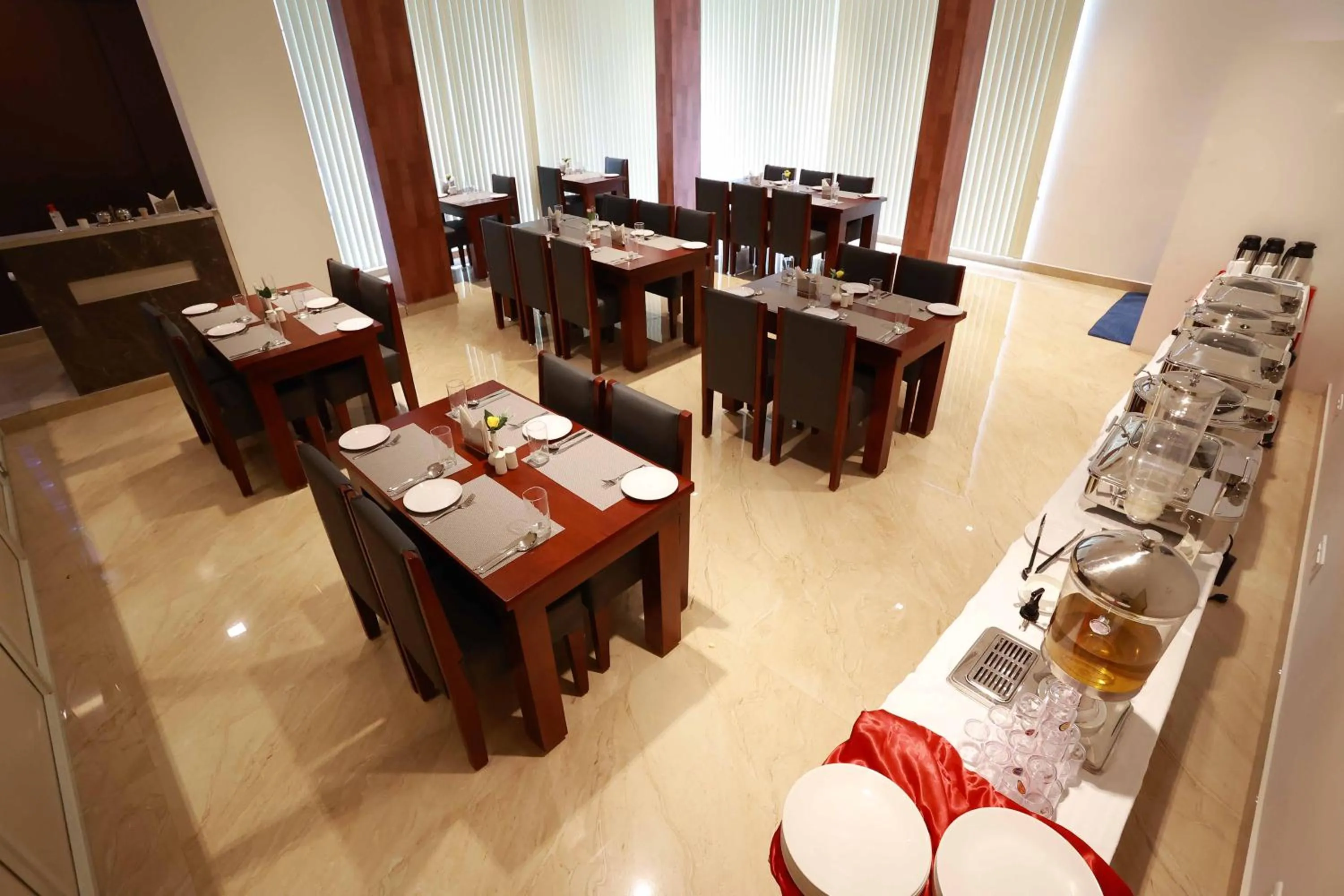 Restaurant/places to eat in HOTEL BLUEMOON