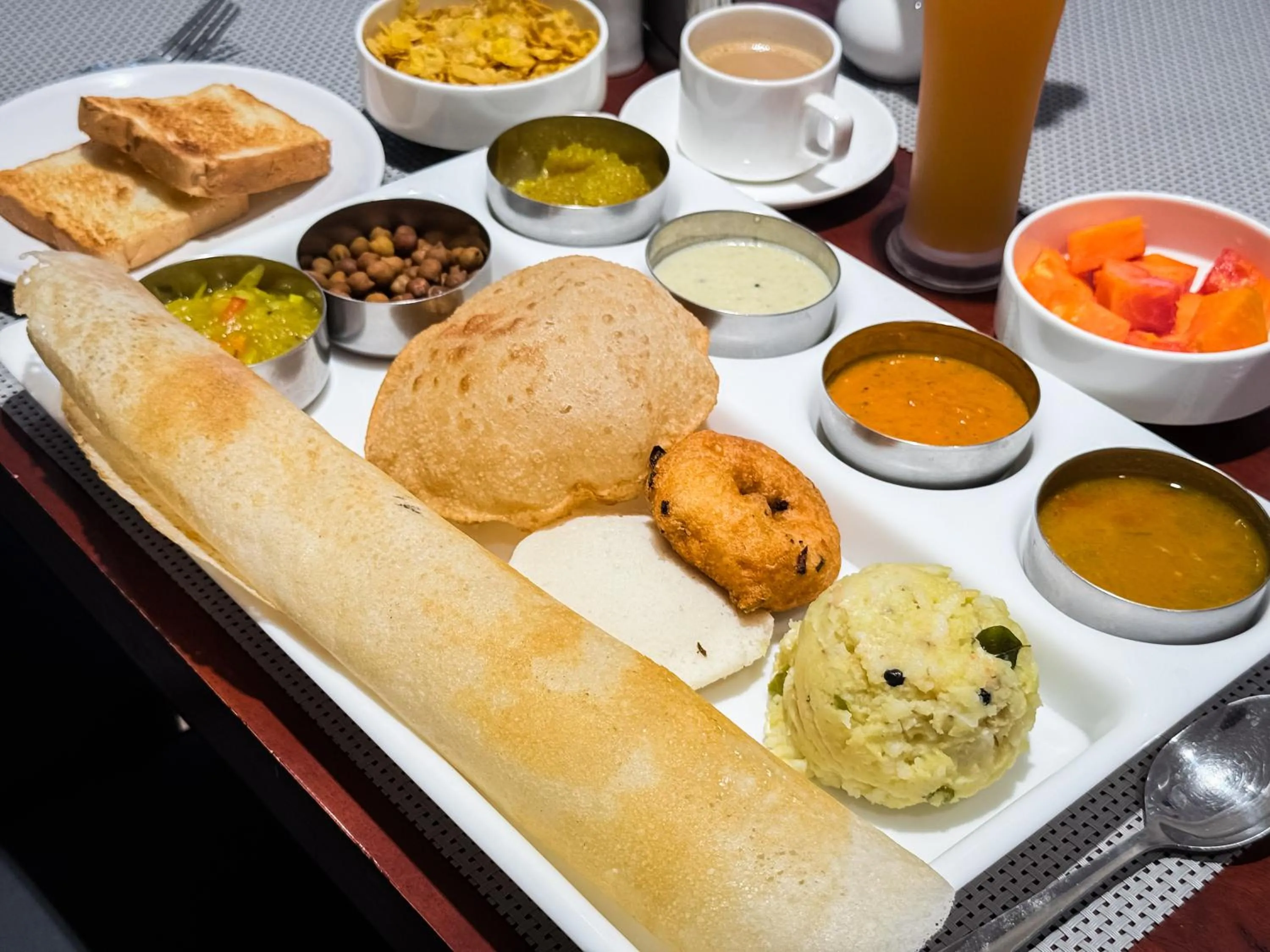 Breakfast in HOTEL BLUEMOON