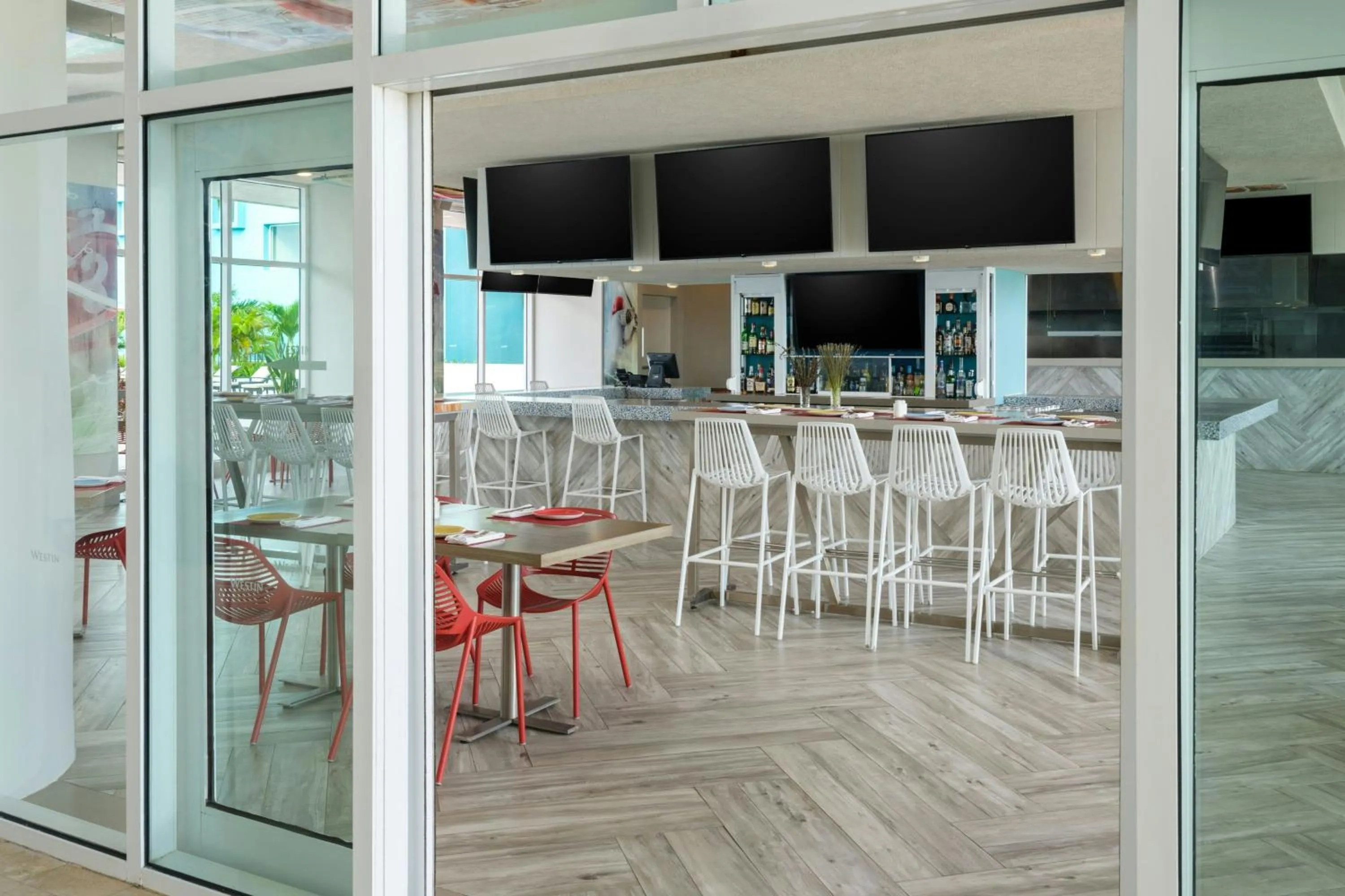 Lounge or bar in The Westin Cancun Resort Villas & Spa