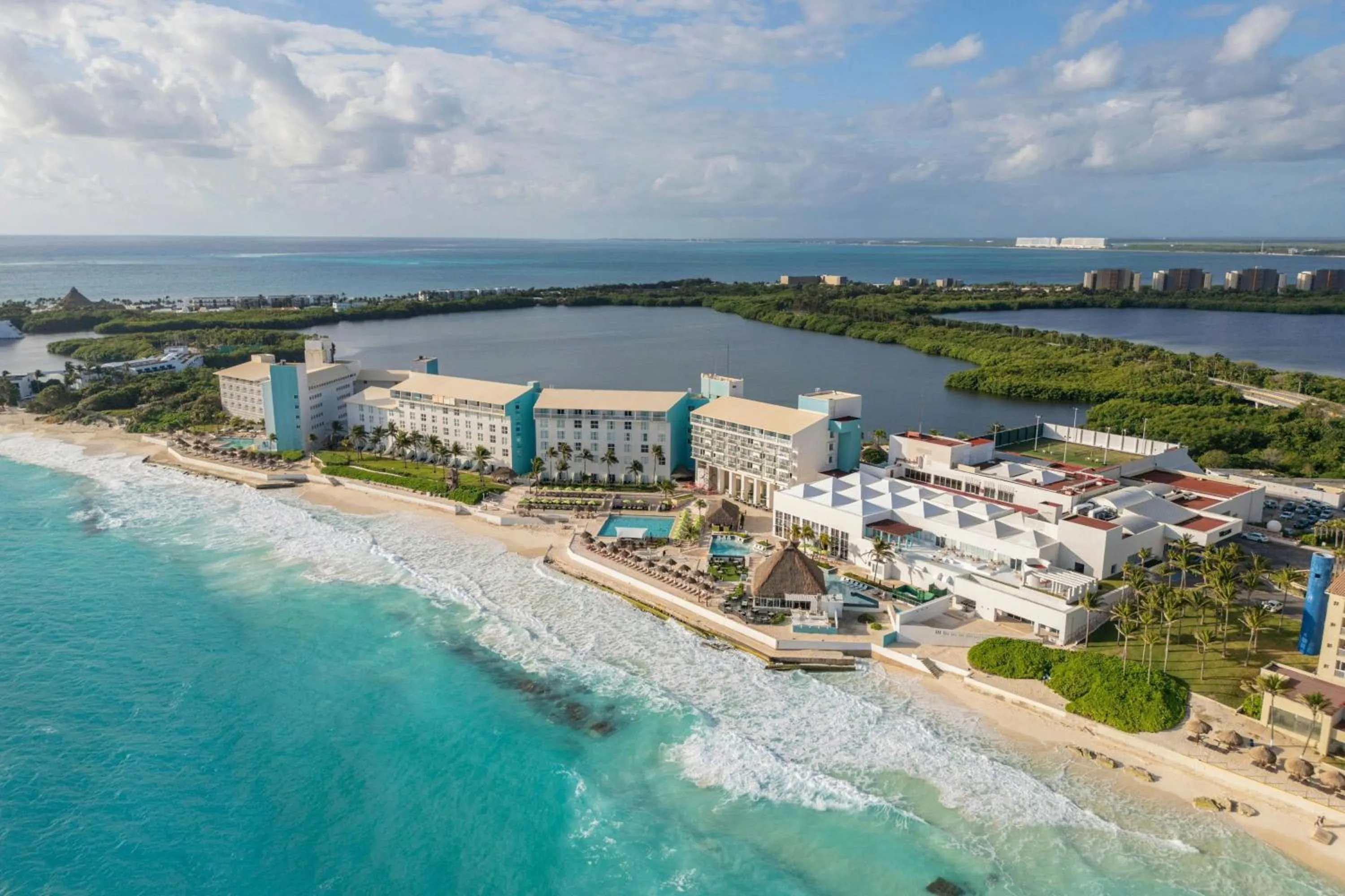 Property building in The Westin Cancun Resort Villas & Spa