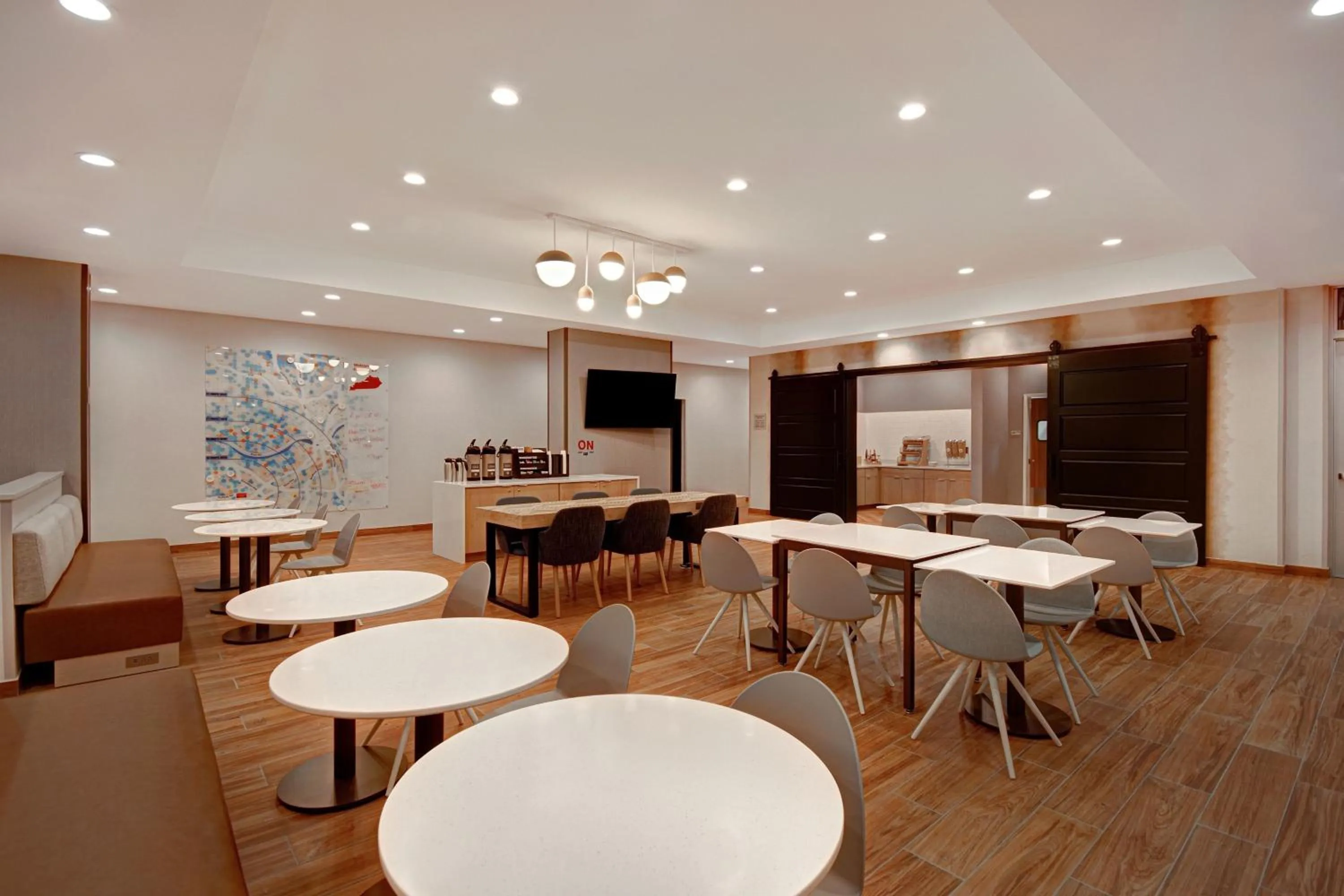 Breakfast in TownePlace Suites by Marriott Cincinnati Airport South