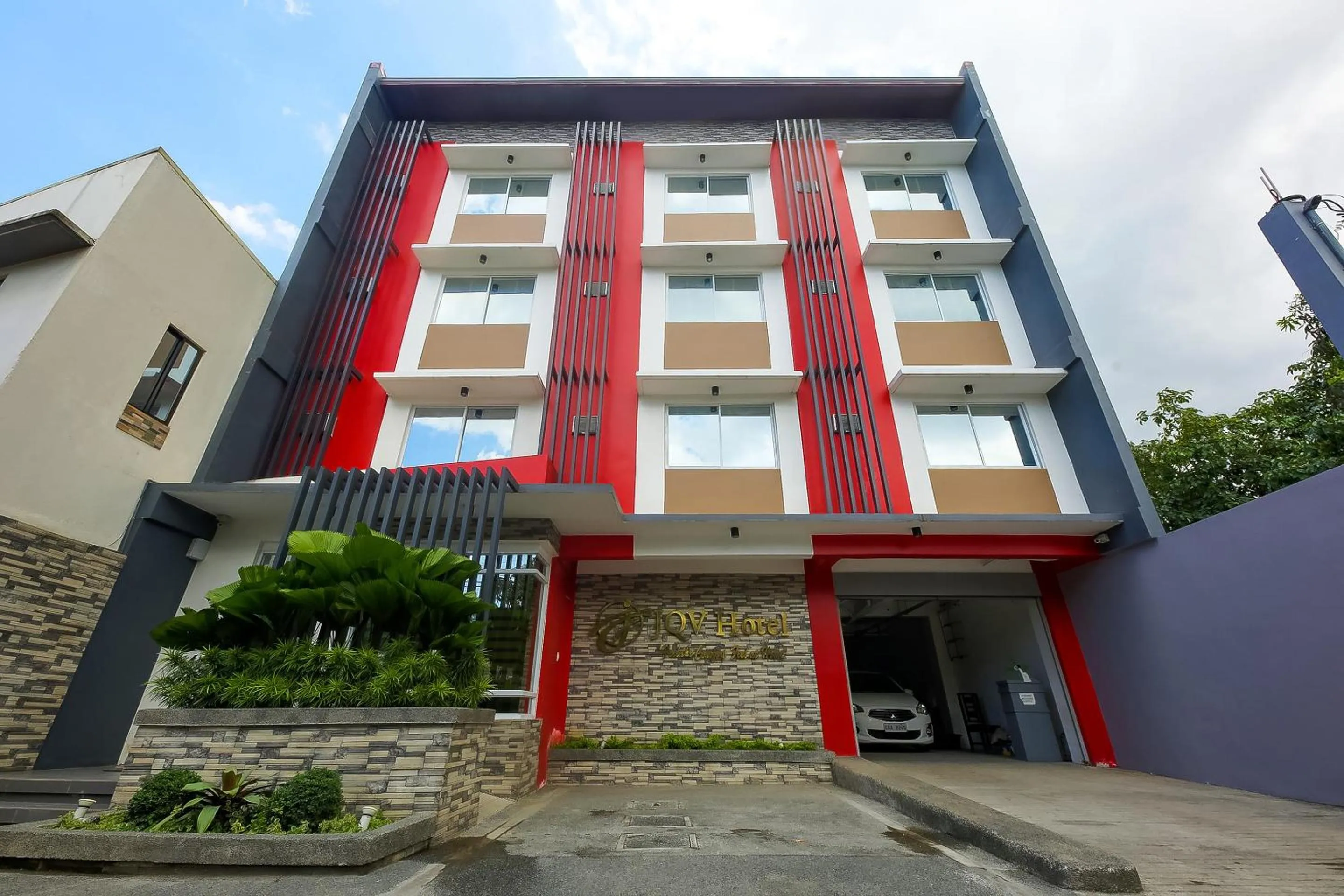 Facade/entrance in JQV Hotel