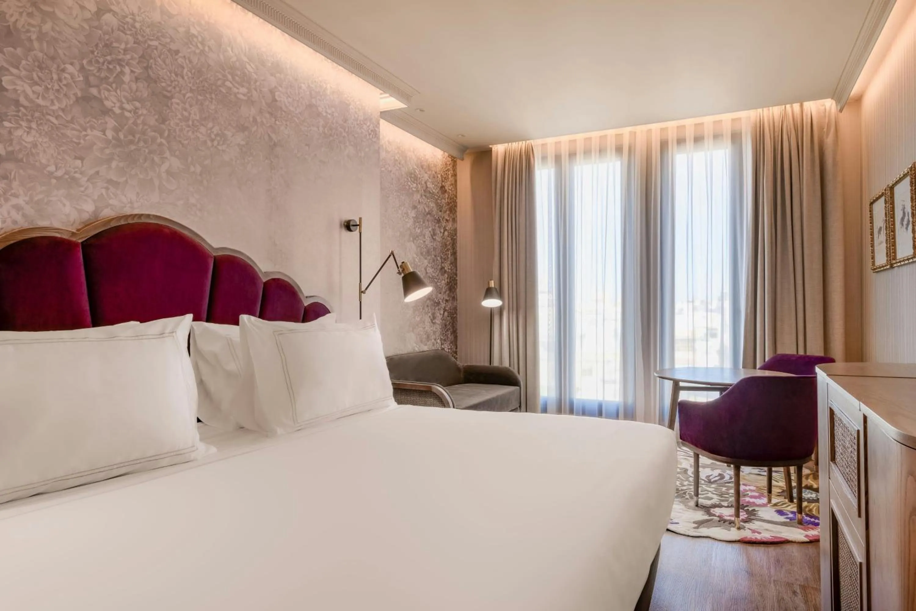 Photo of the whole room, Bed in Querencia de Sevilla, Autograph Collection