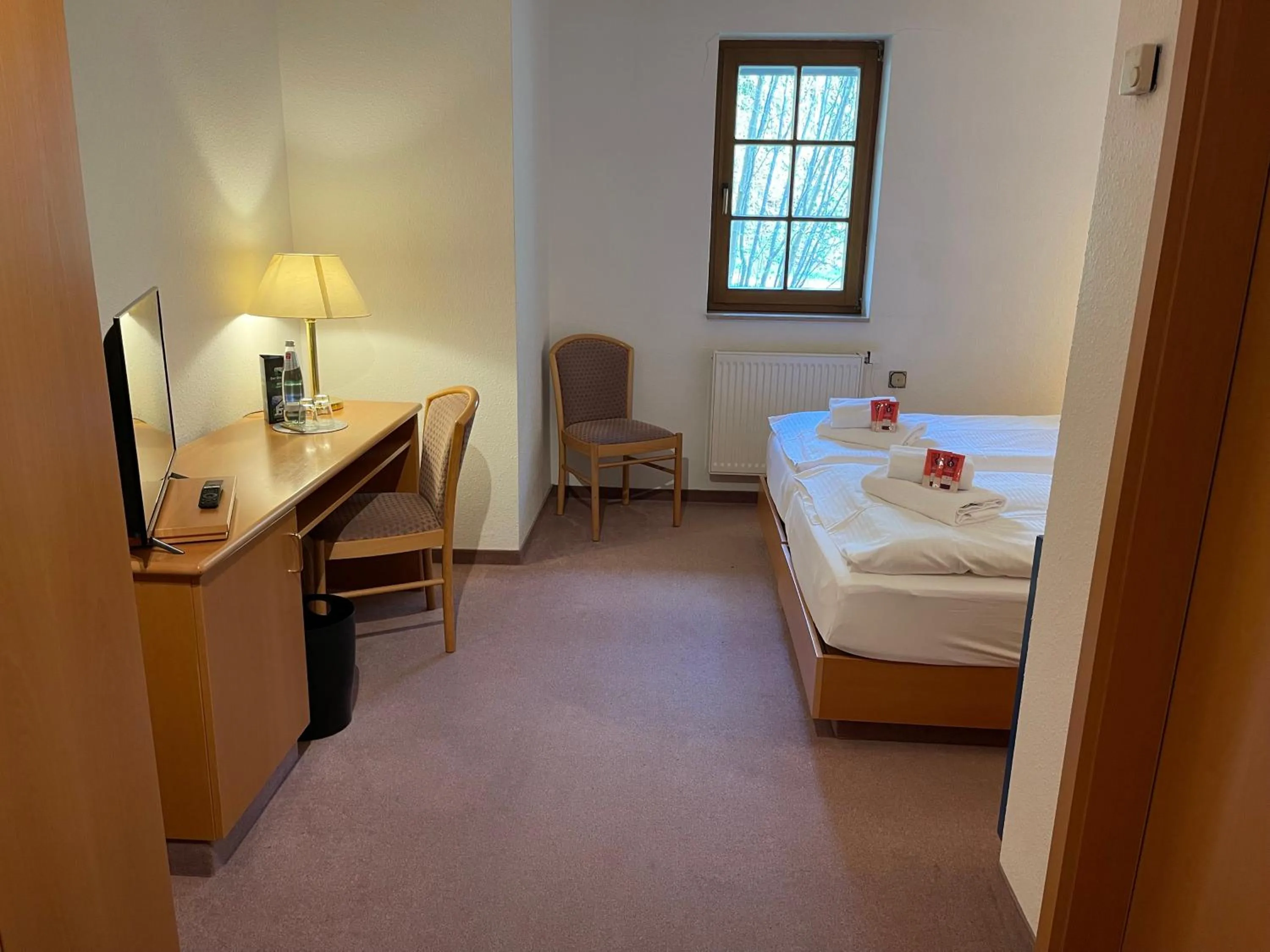 Bed in Landhotel Der Distelhof mit Scheunencafé