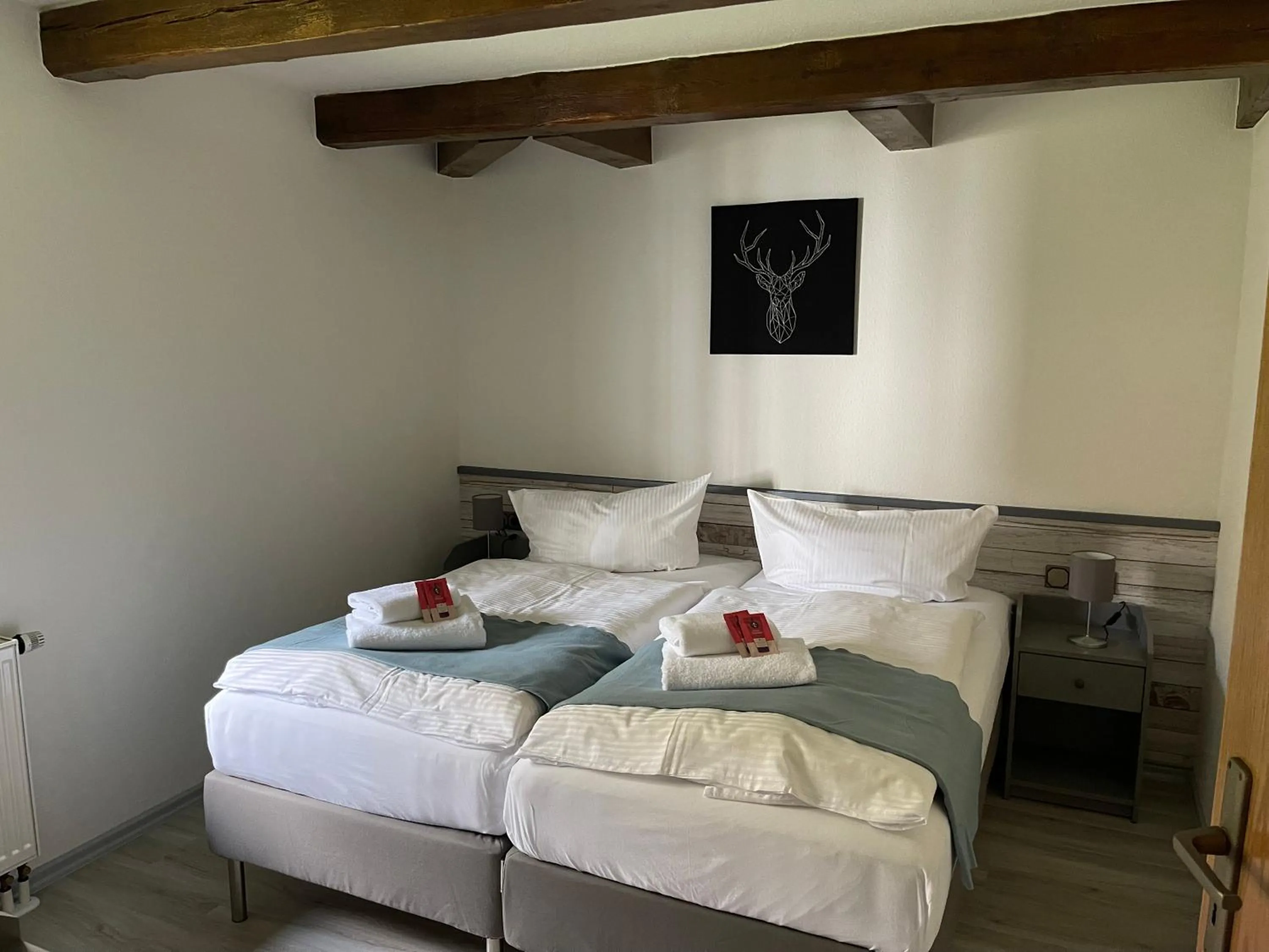 Photo of the whole room, Bed in Landhotel Der Distelhof mit Scheunencafé