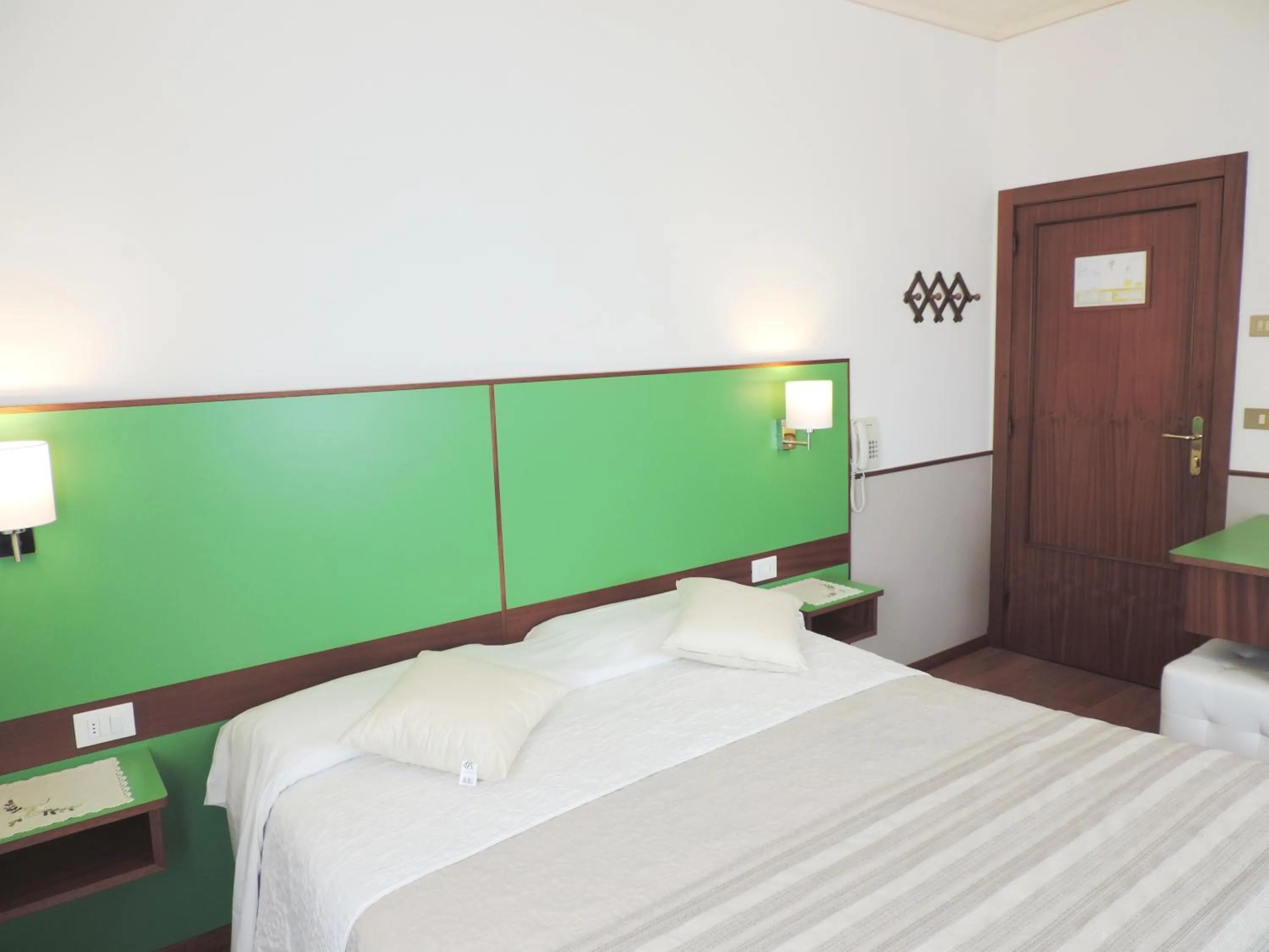 Photo of the whole room, Bed in Hotel Signa