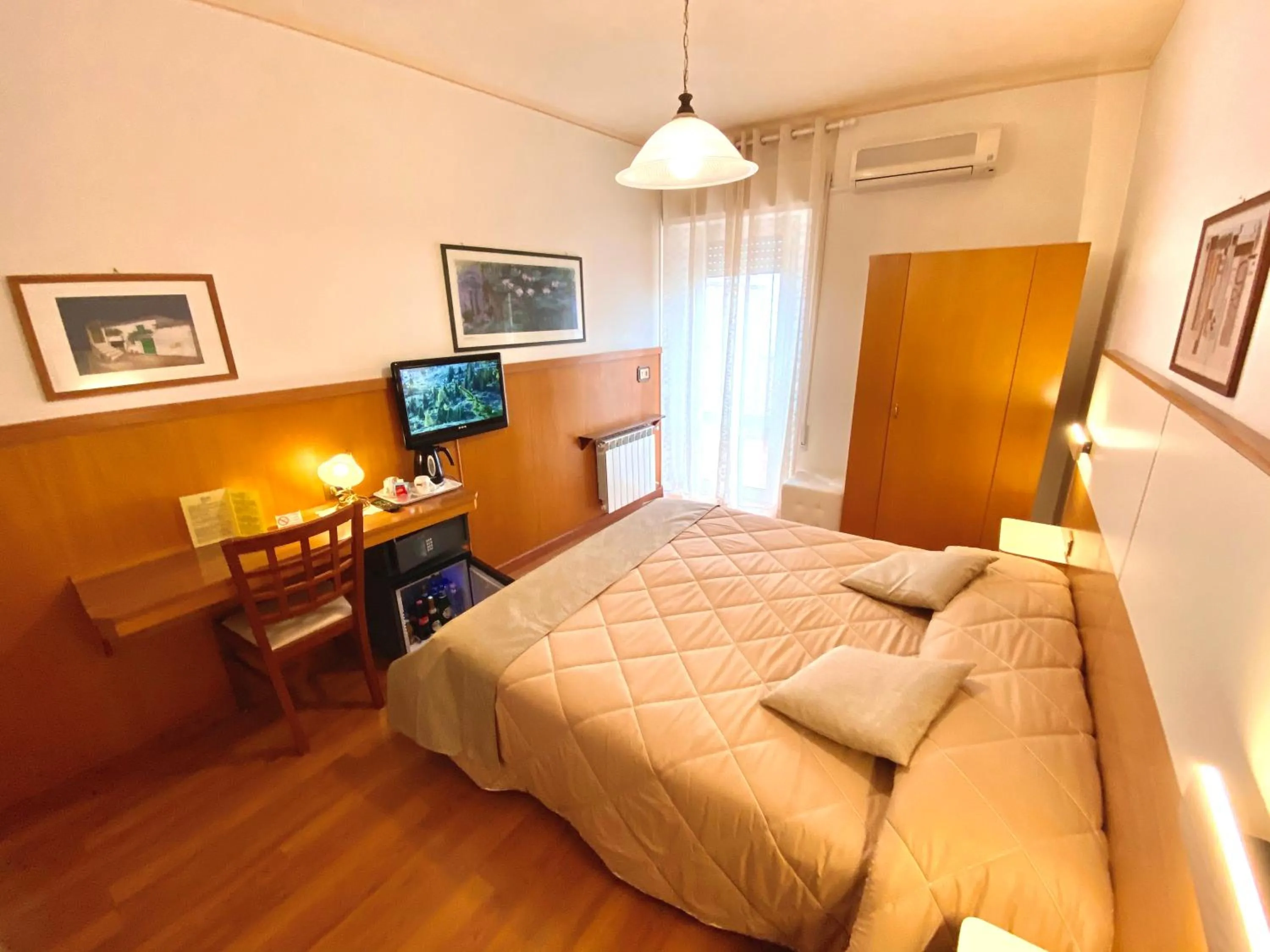 TV and multimedia, Bed in Hotel Signa