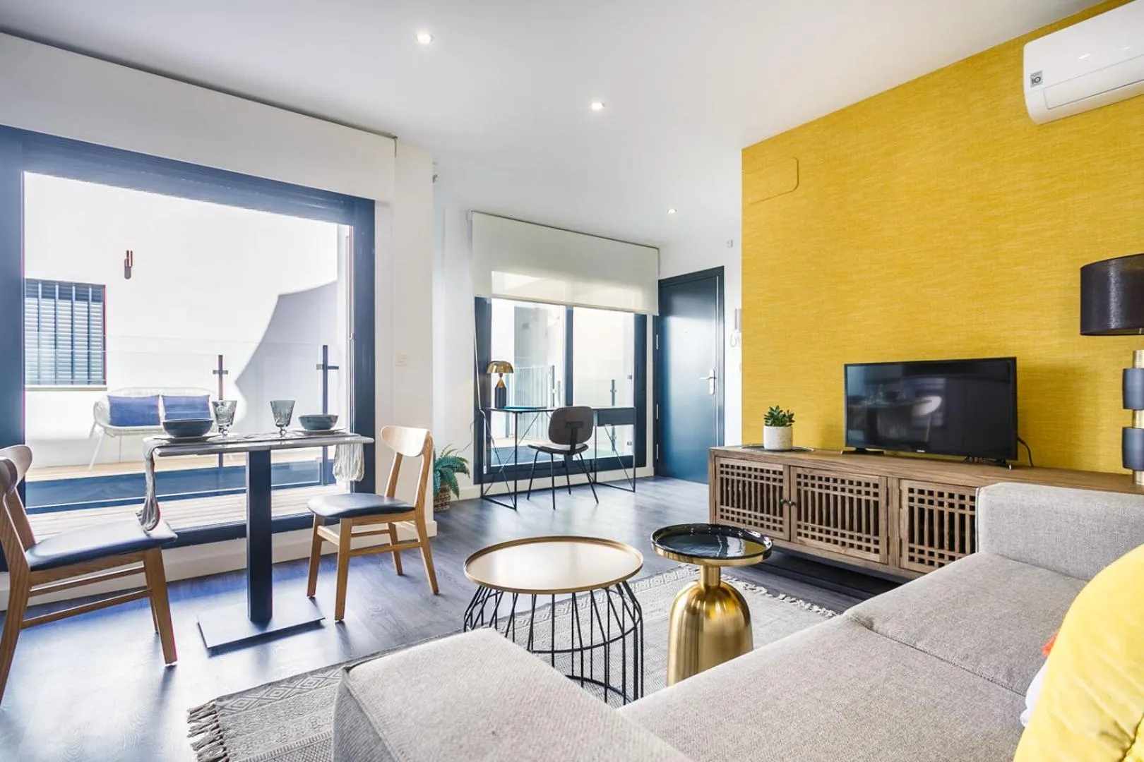 Precioso Ático de diseño, gran Terraza de 35 m2 y de 16 m2 y Garaje en pleno Centro