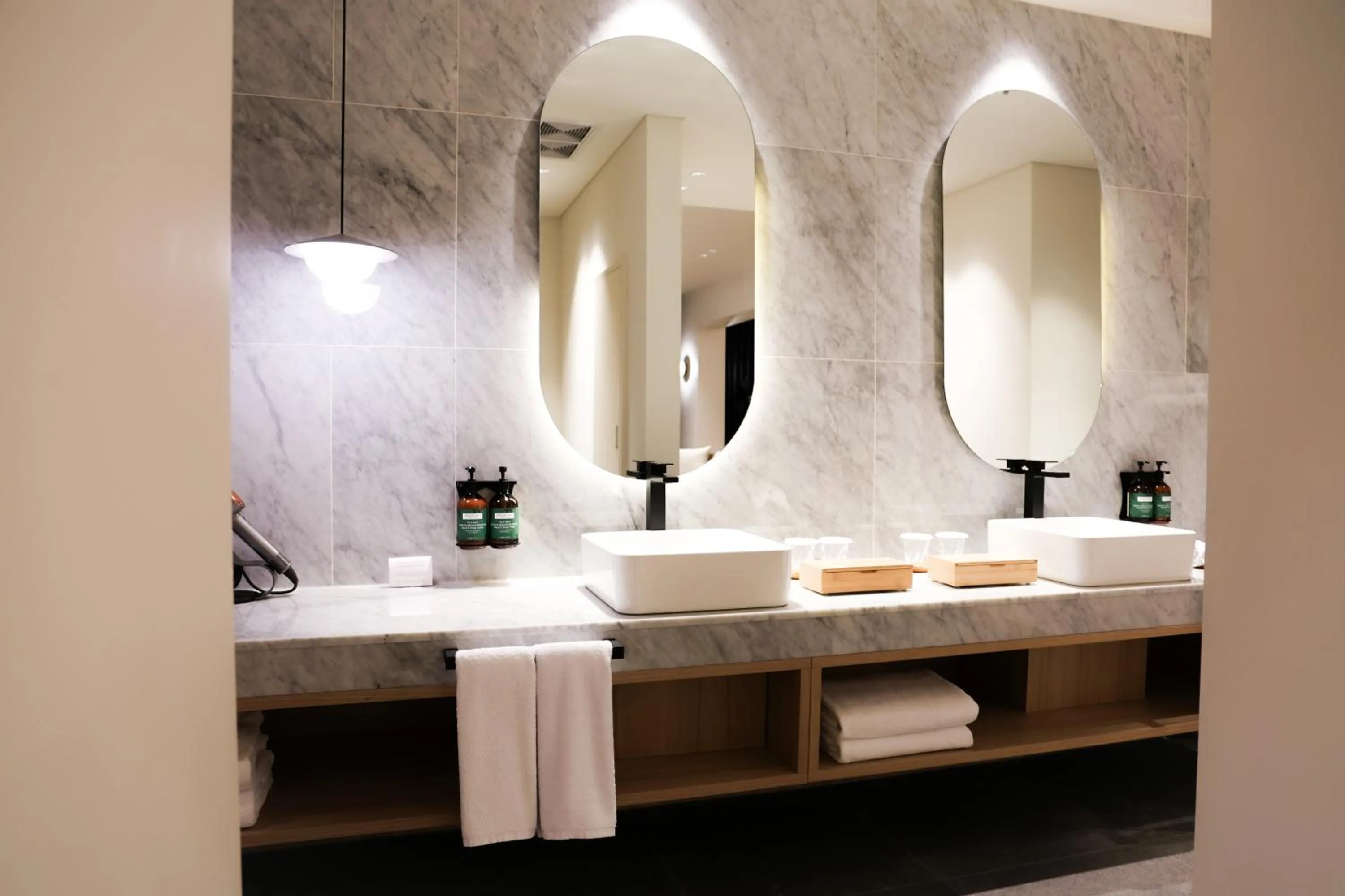 Bathroom in voco Seoul Gangnam by IHG