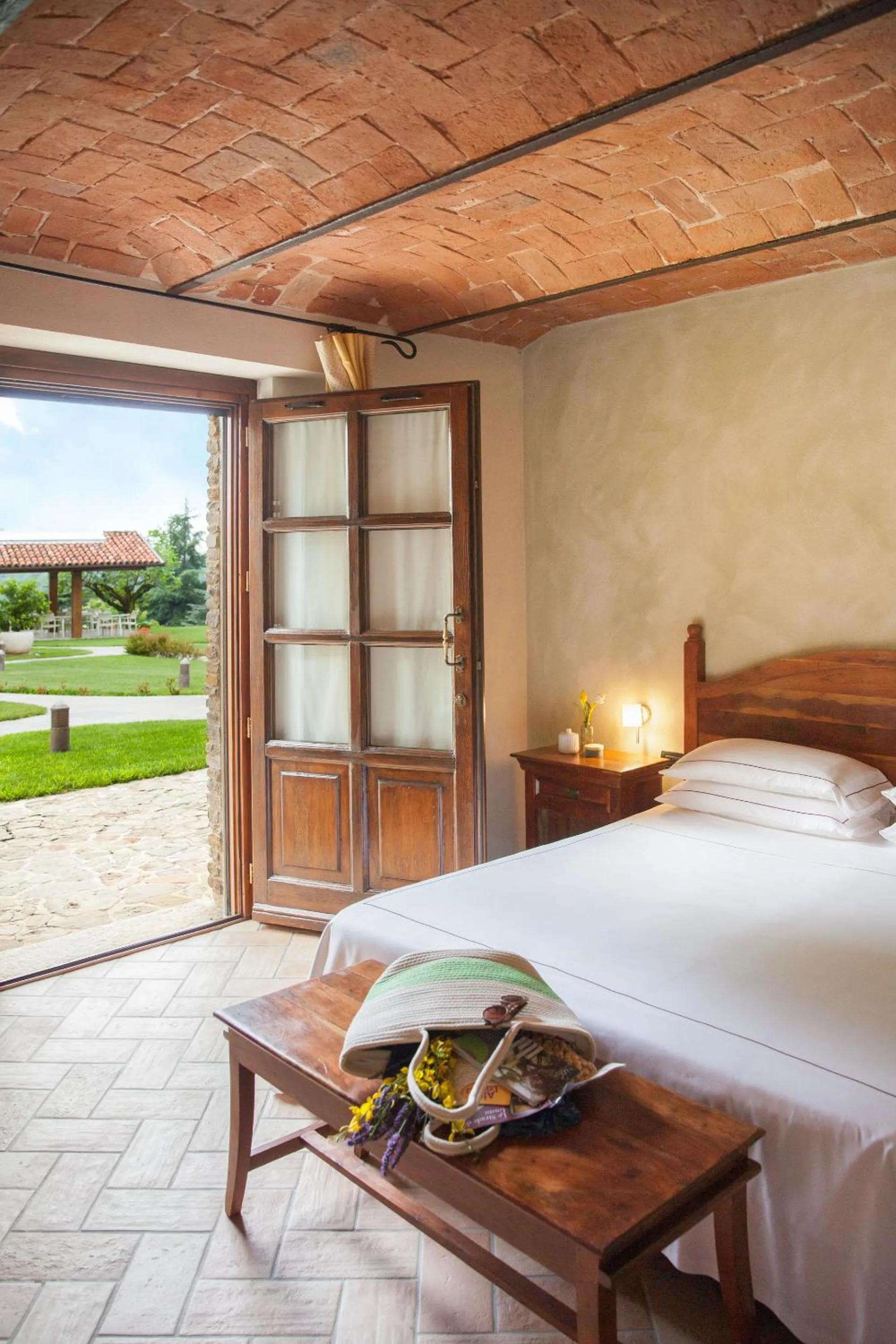 Photo of the whole room, Bed in Relais Montemarino
