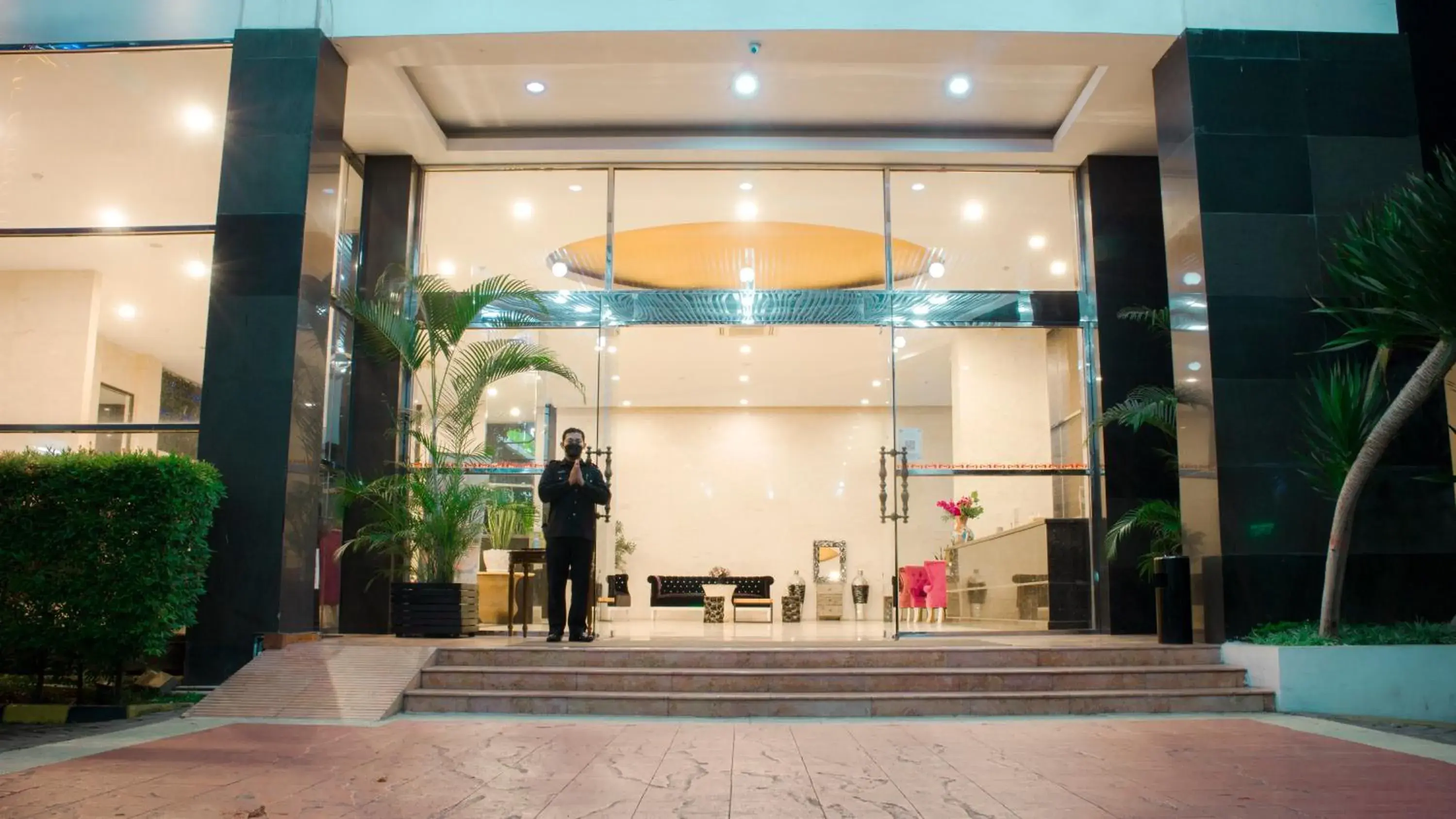 Facade/entrance in Marilyn Hotel Serpong Facade/entrance in Marilyn Hotel Serpong