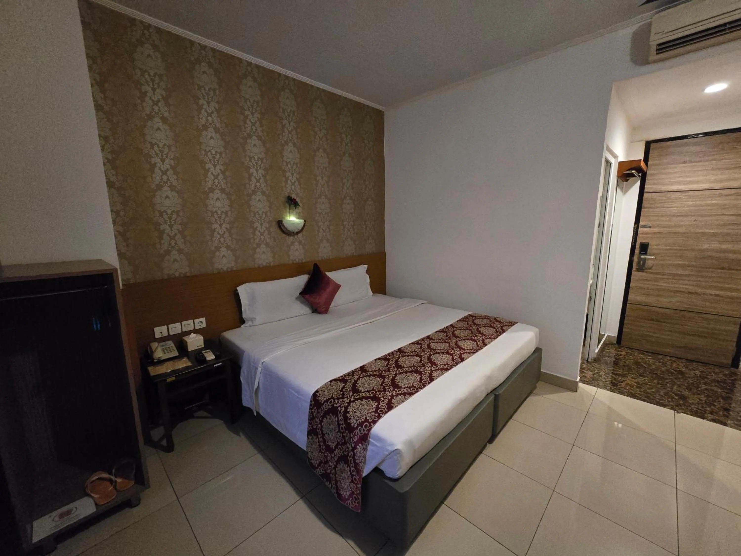 Bed in Marilyn Hotel Serpong