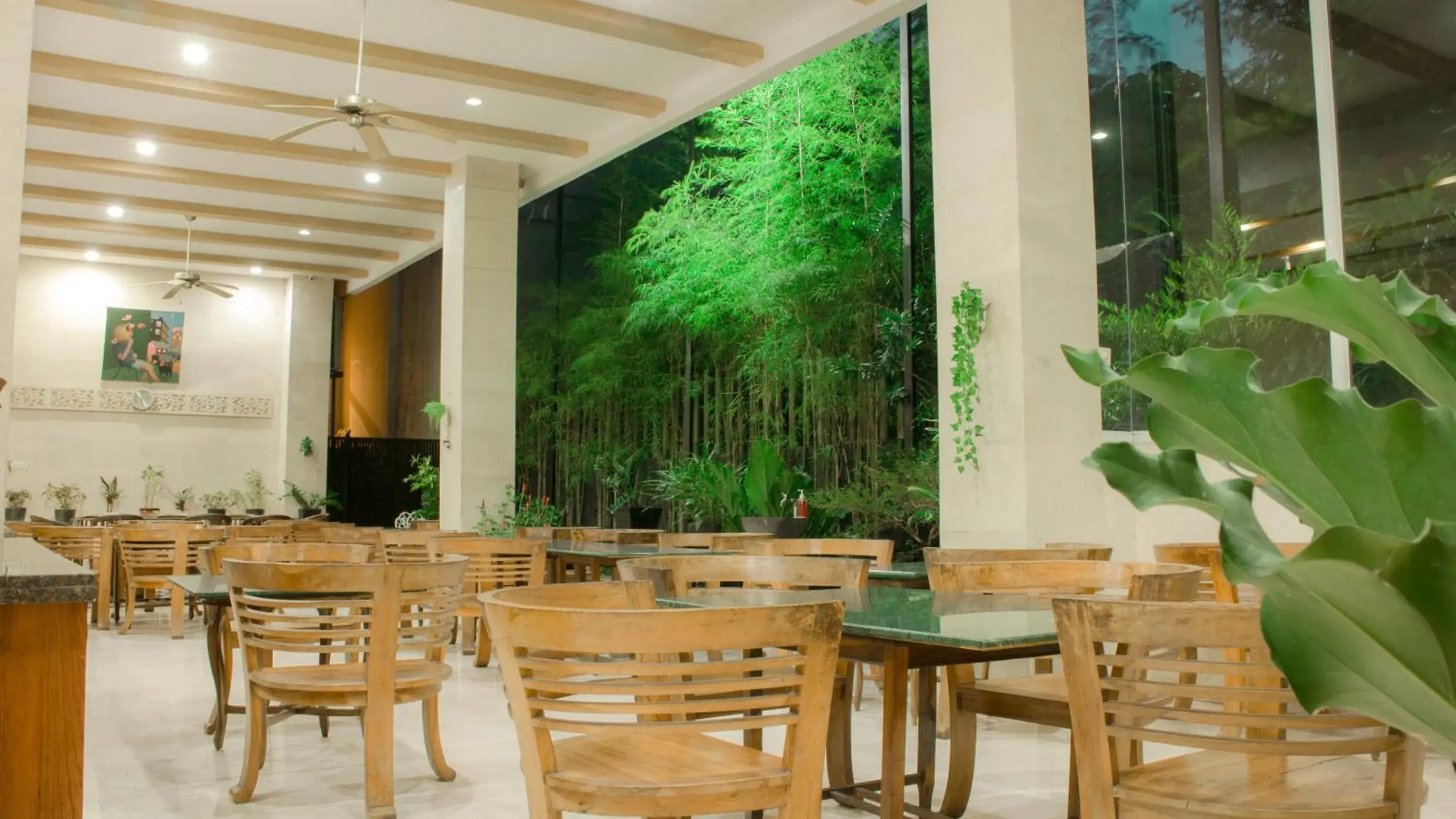 Restaurant/places to eat in Marilyn Hotel Serpong Restaurant/places to eat in Marilyn Hotel Serpong