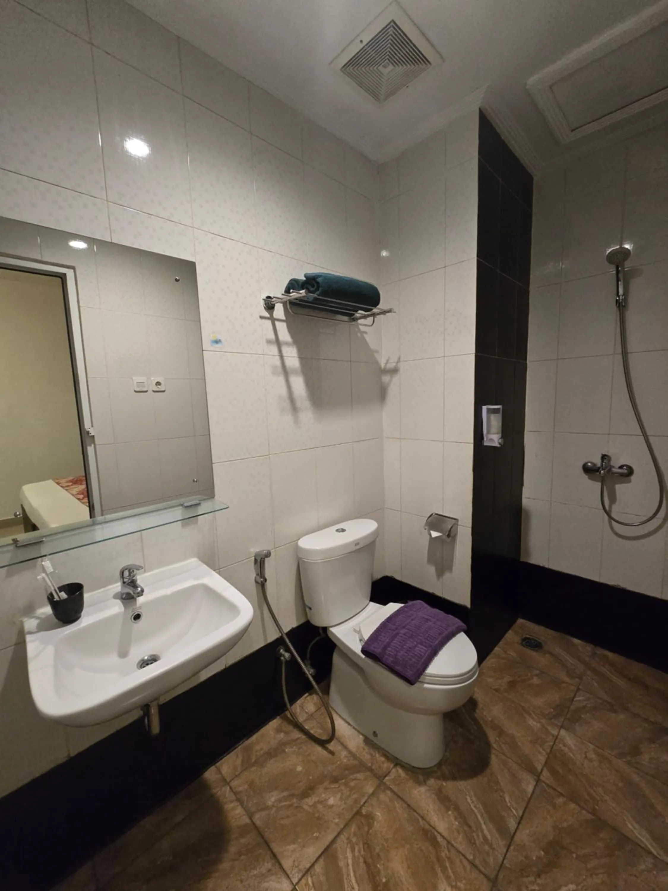 Toilet in Marilyn Hotel Serpong