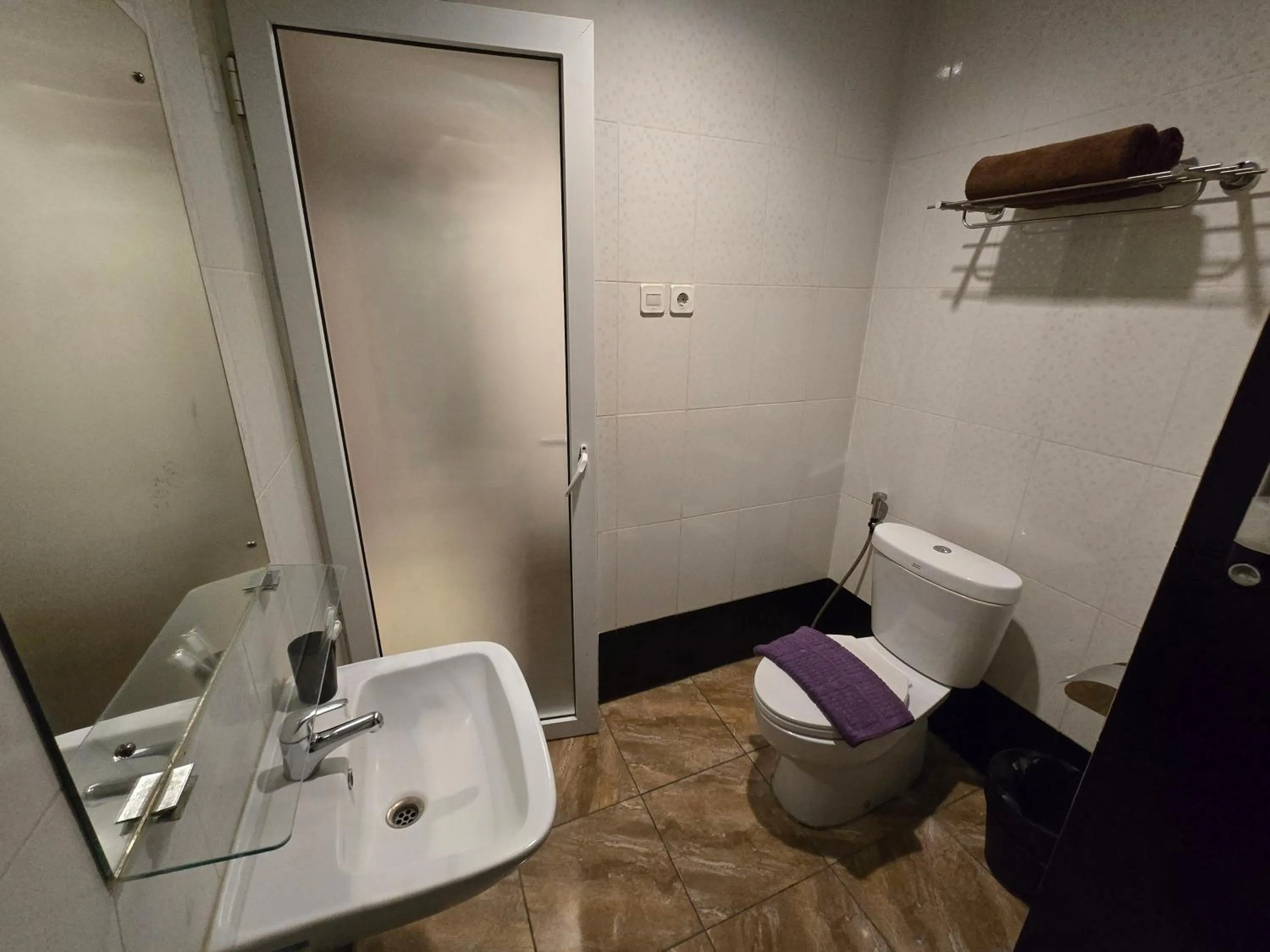 Toilet in Marilyn Hotel Serpong