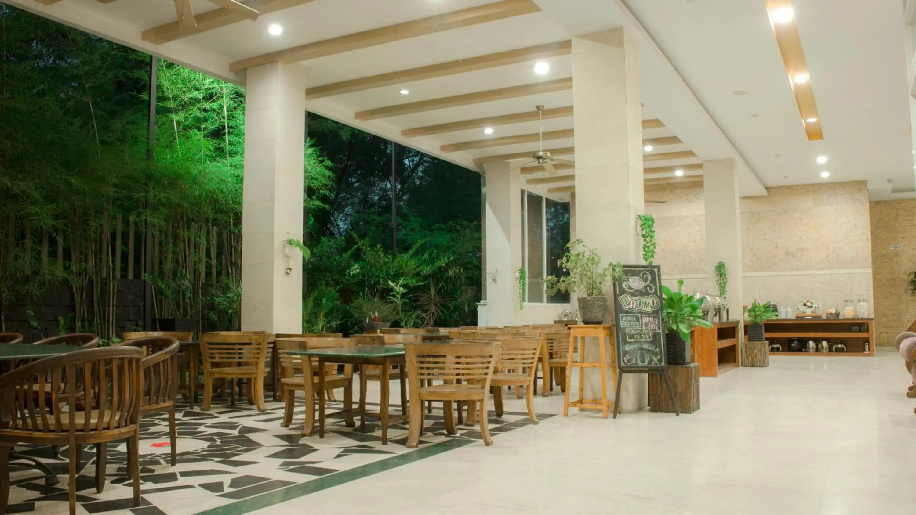 Restaurant/places to eat in Marilyn Hotel Serpong Restaurant/places to eat in Marilyn Hotel Serpong