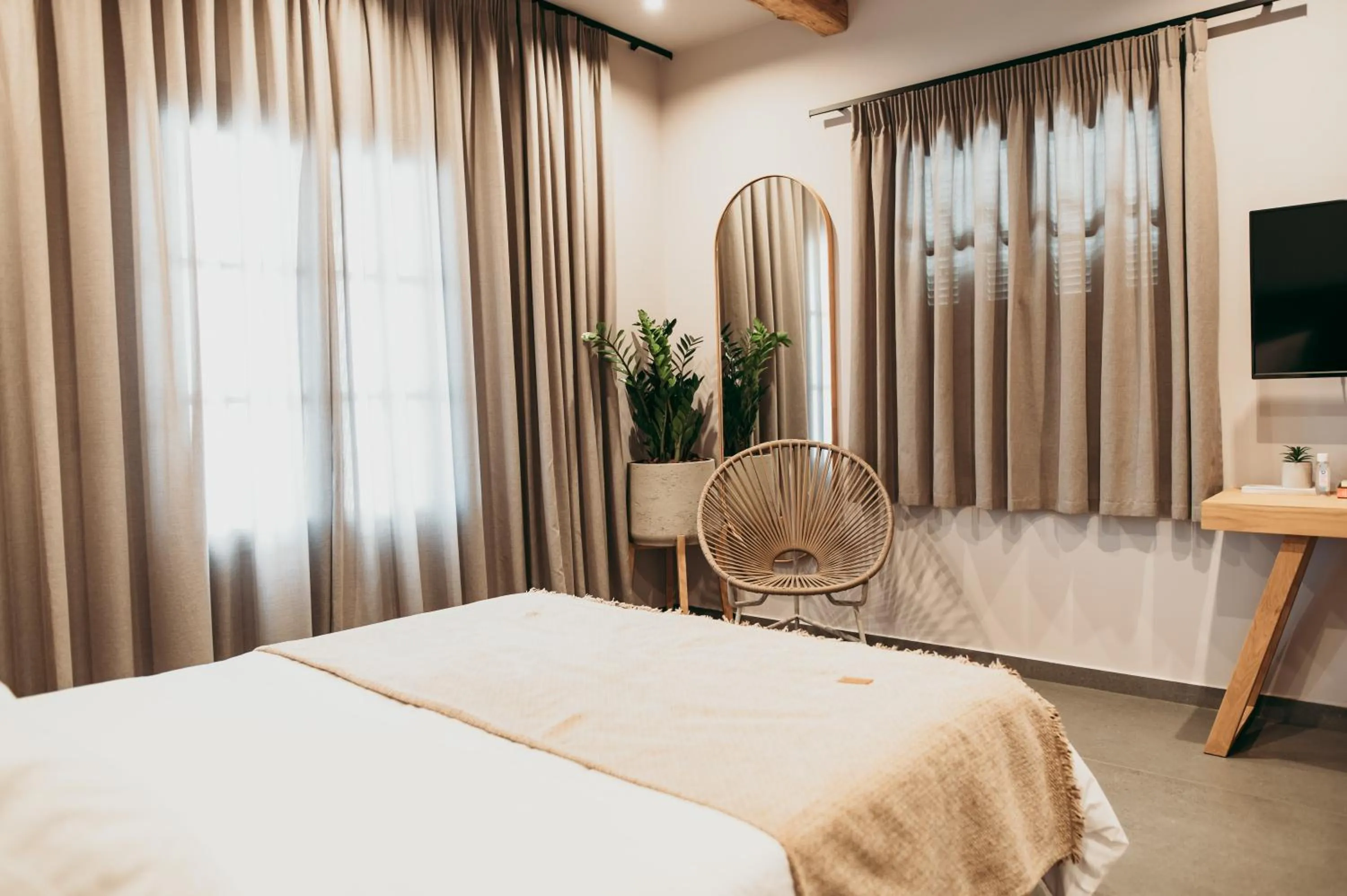 Photo of the whole room in ANDROMEDA