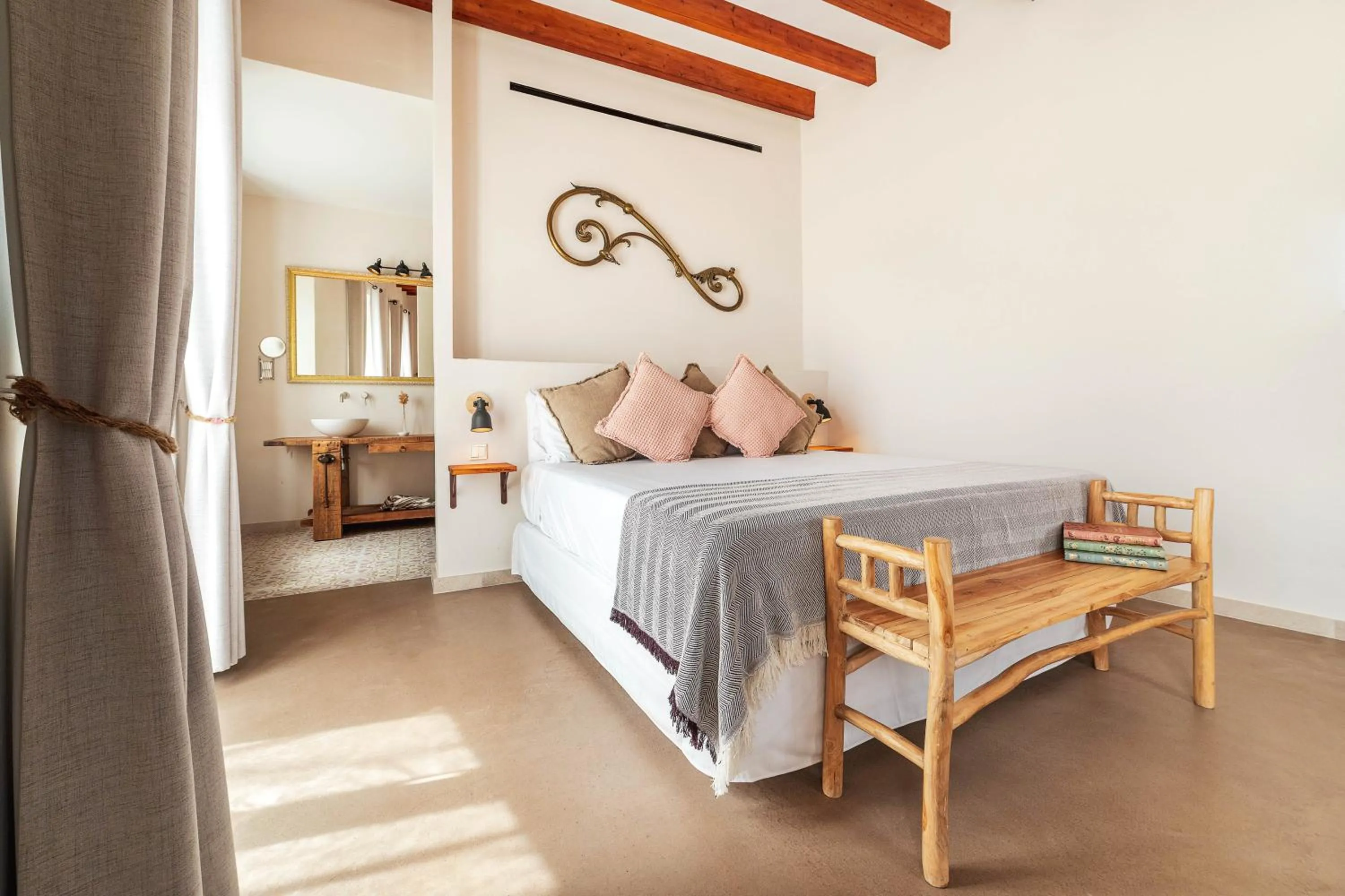 Bed in Ōrigins Hotel Boutique - Adults Only