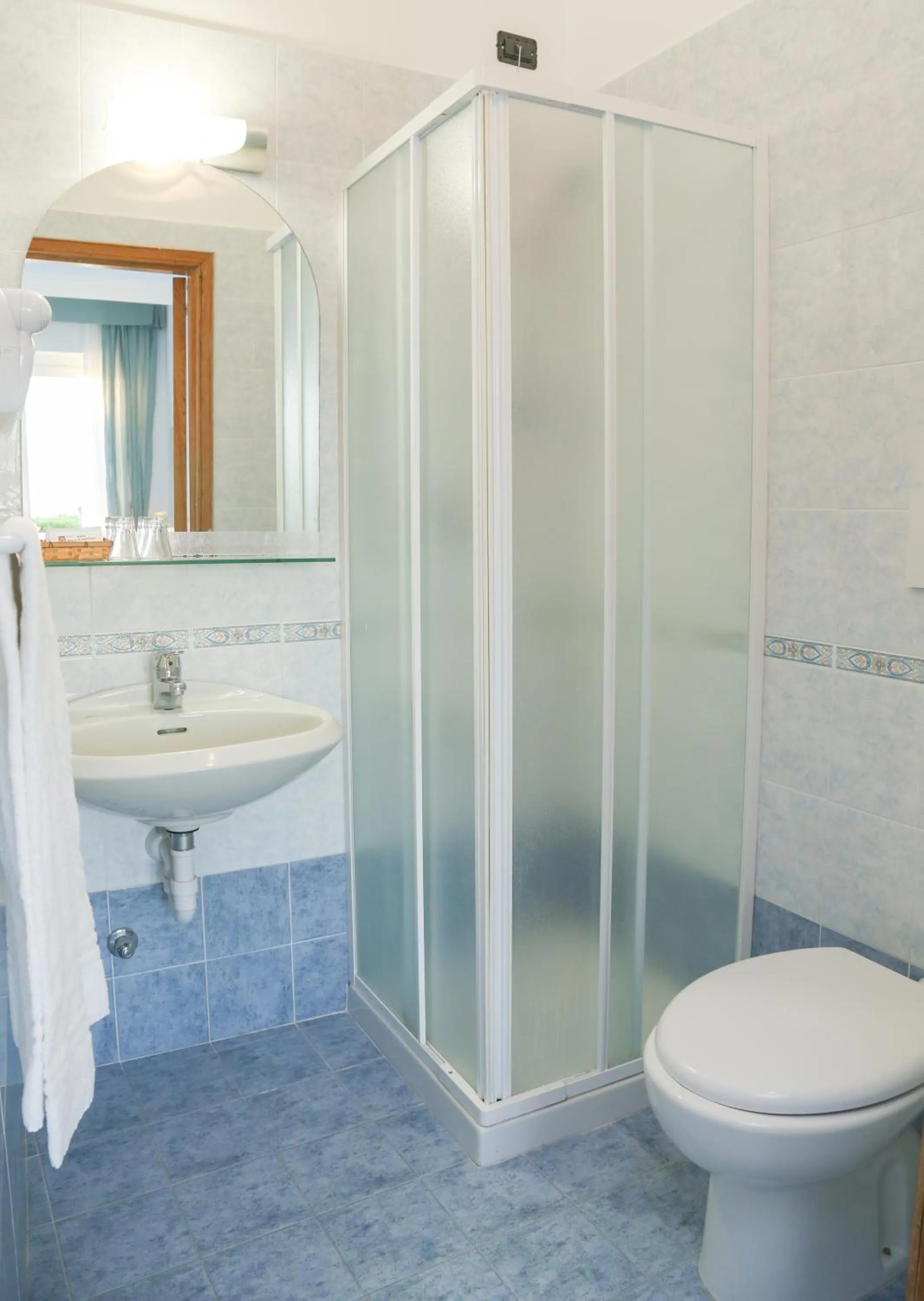 Shower in Hotel Loreley