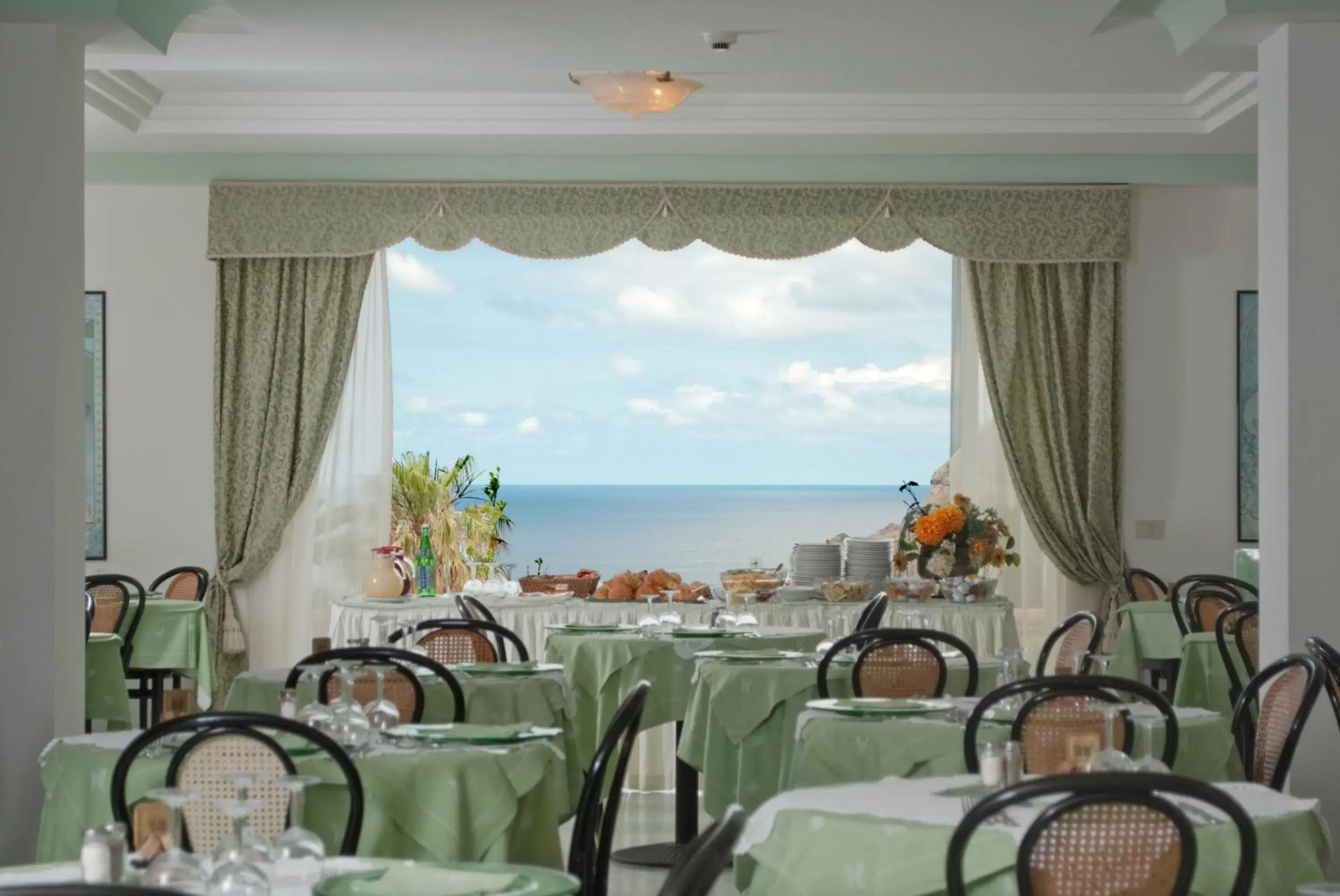 Restaurant/places to eat in Hotel Loreley Restaurant/places to eat in Hotel Loreley