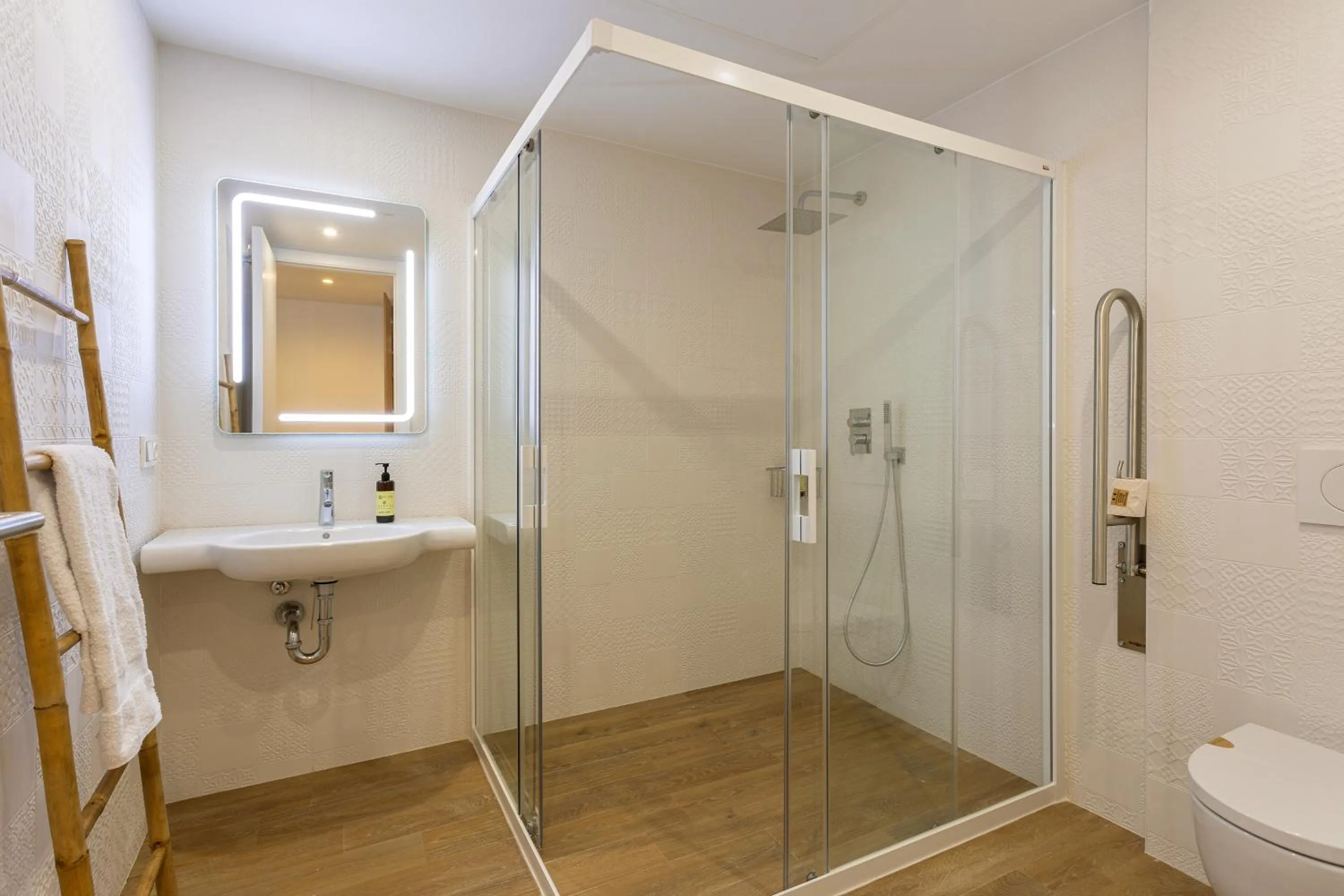 Bathroom in Caleyro Boutique Apartments - "Parking incluido"