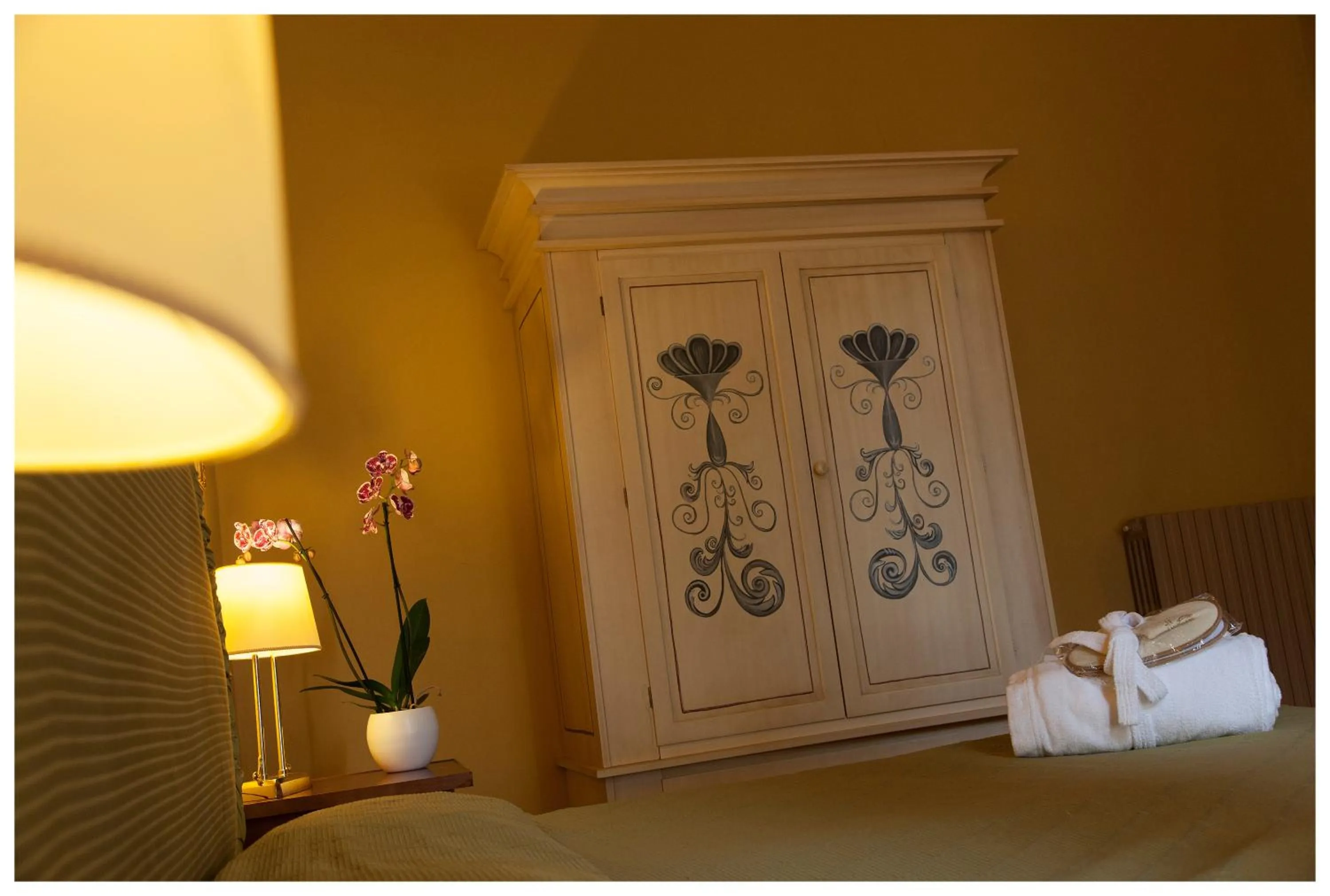 Decorative detail, Bed in Palazzo Guiderocchi