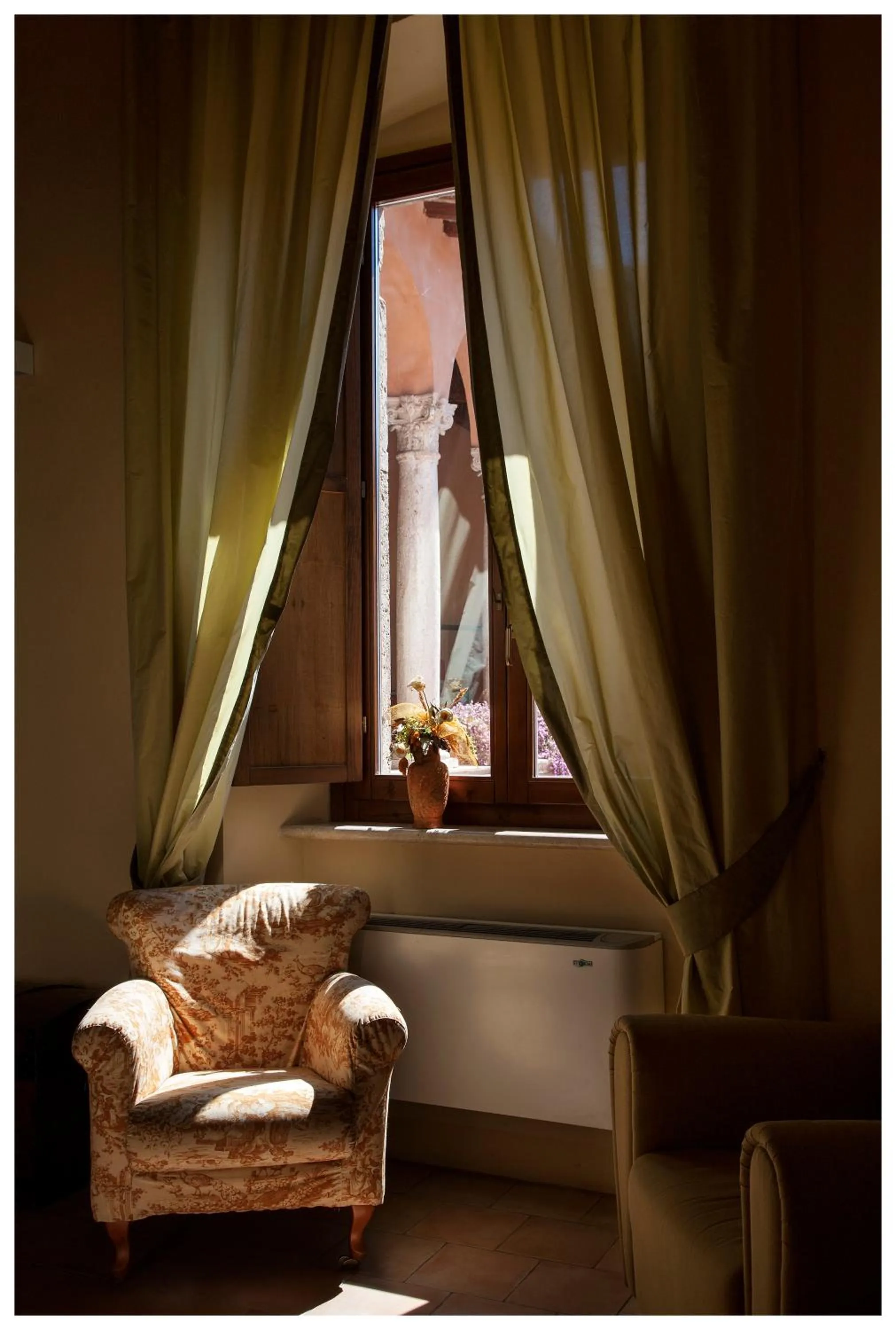 Lobby or reception, Bed in Palazzo Guiderocchi