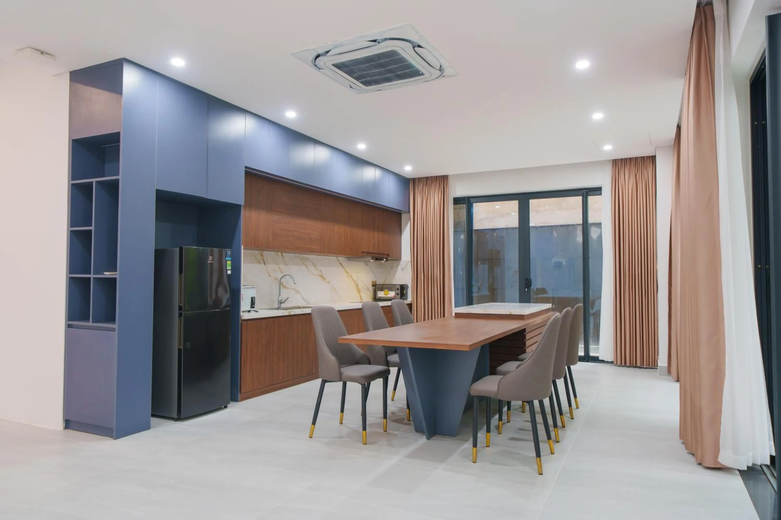 Kitchen or kitchenette in Cami Riverside Resort Da Nang