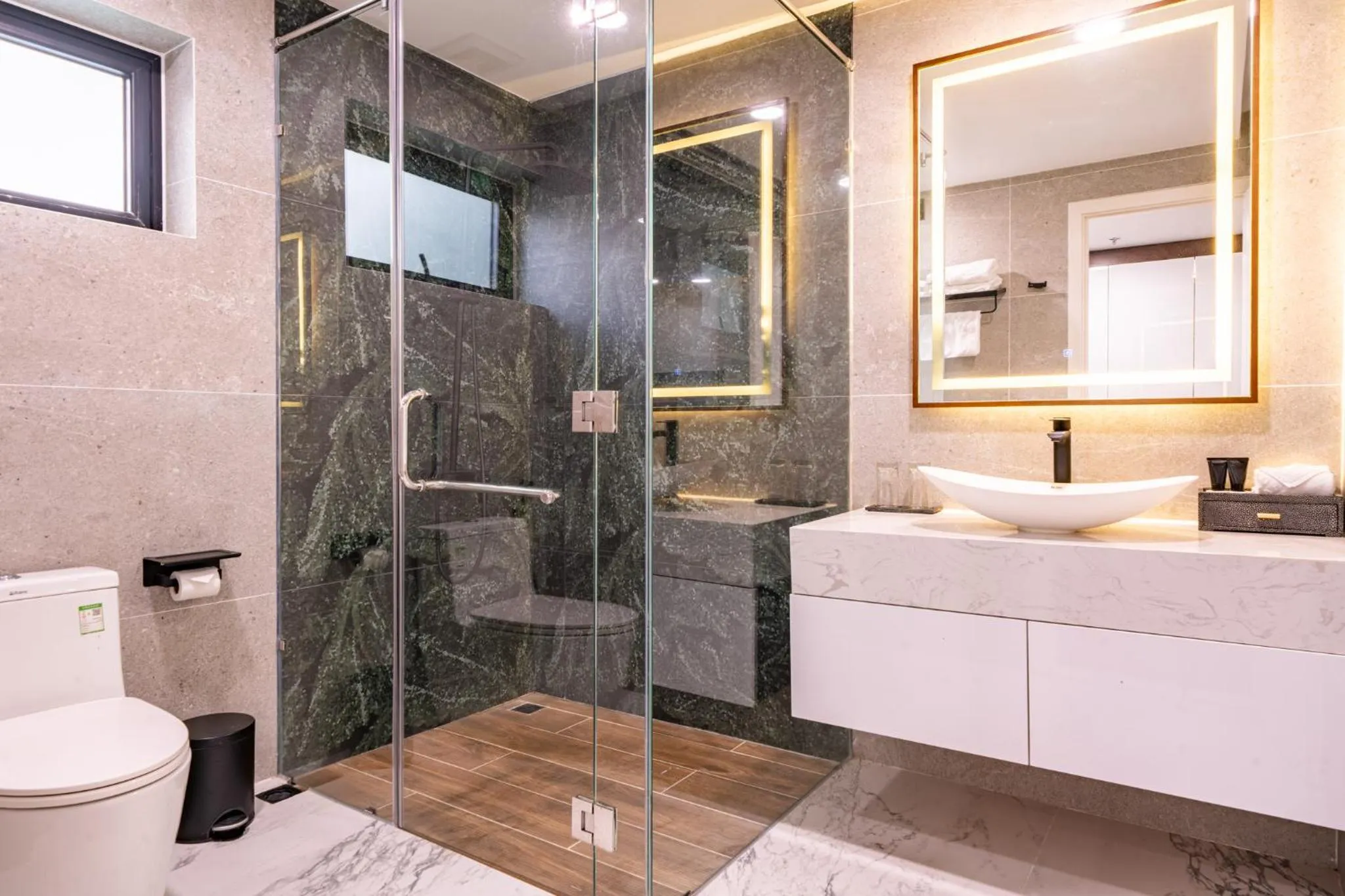 Shower in Cami Riverside Resort Da Nang