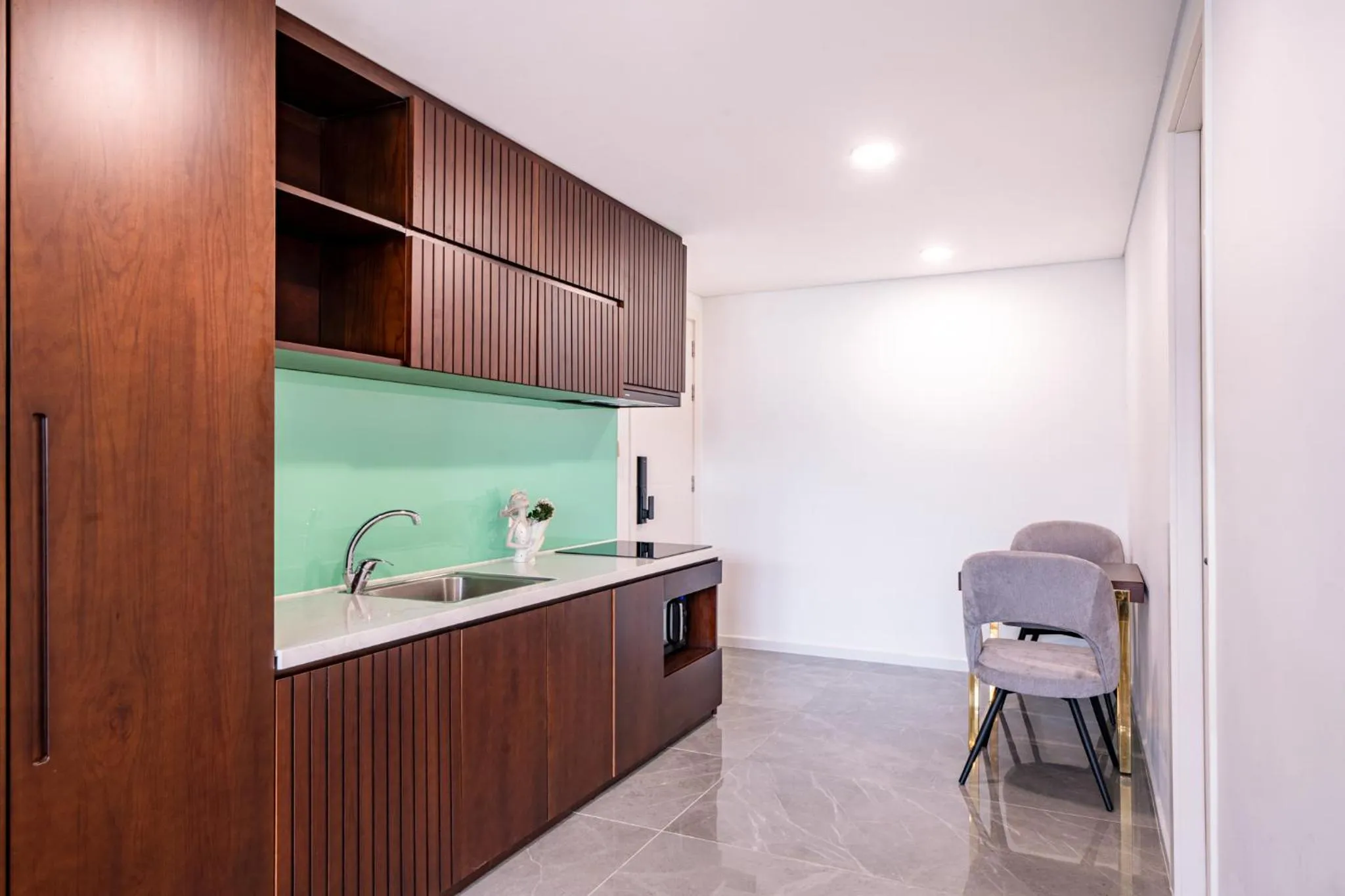 Kitchen or kitchenette in Cami Riverside Resort Da Nang