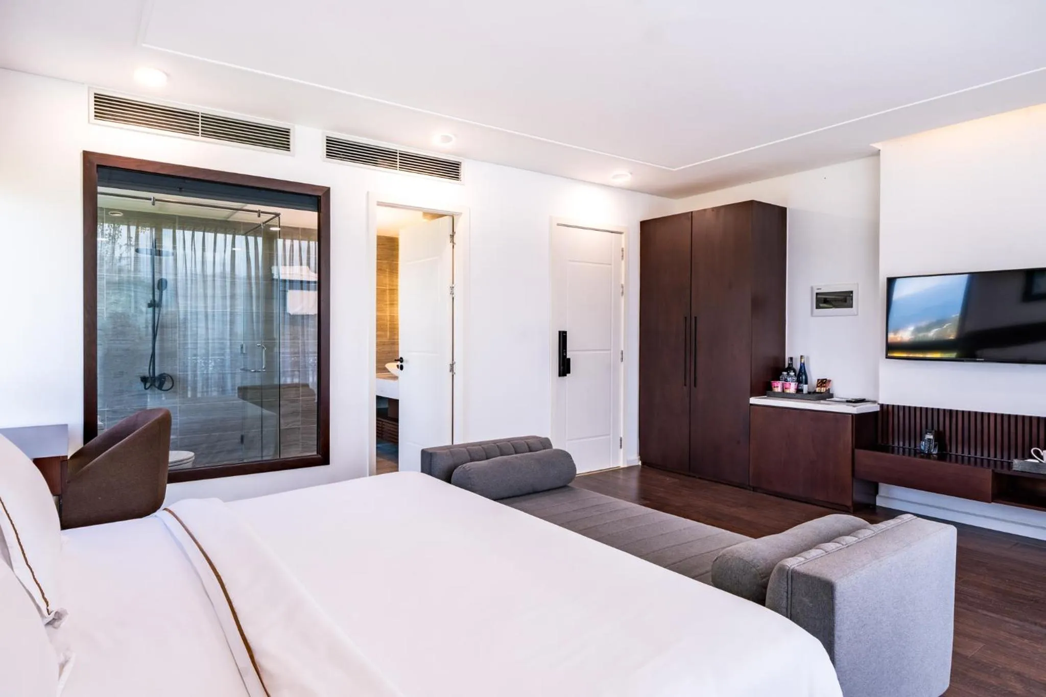 Communal lounge/ TV room, Bed in Cami Riverside Resort Da Nang