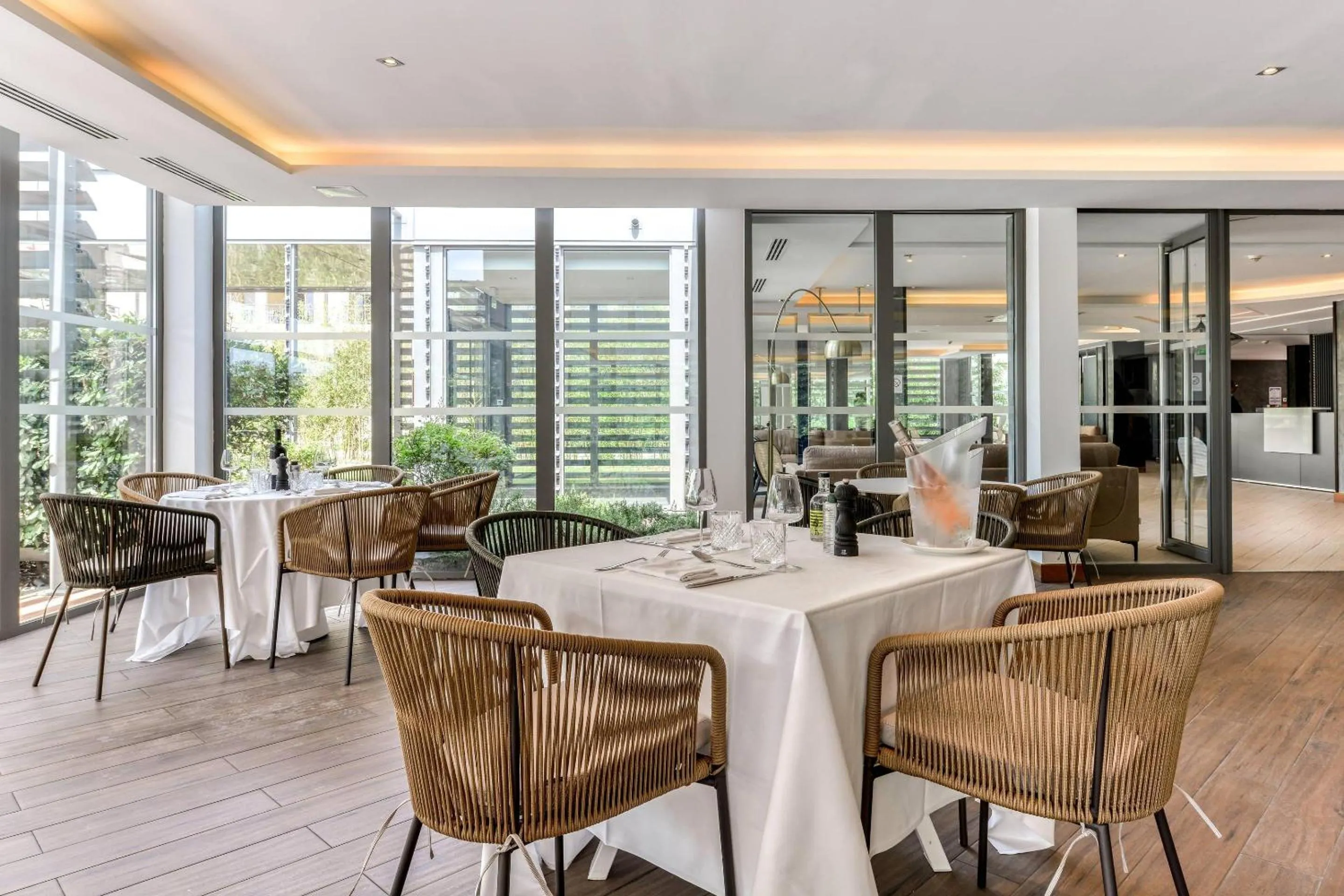 Restaurant/places to eat in Zenitude Hotel La Valadière, Ascend Hotel Collection