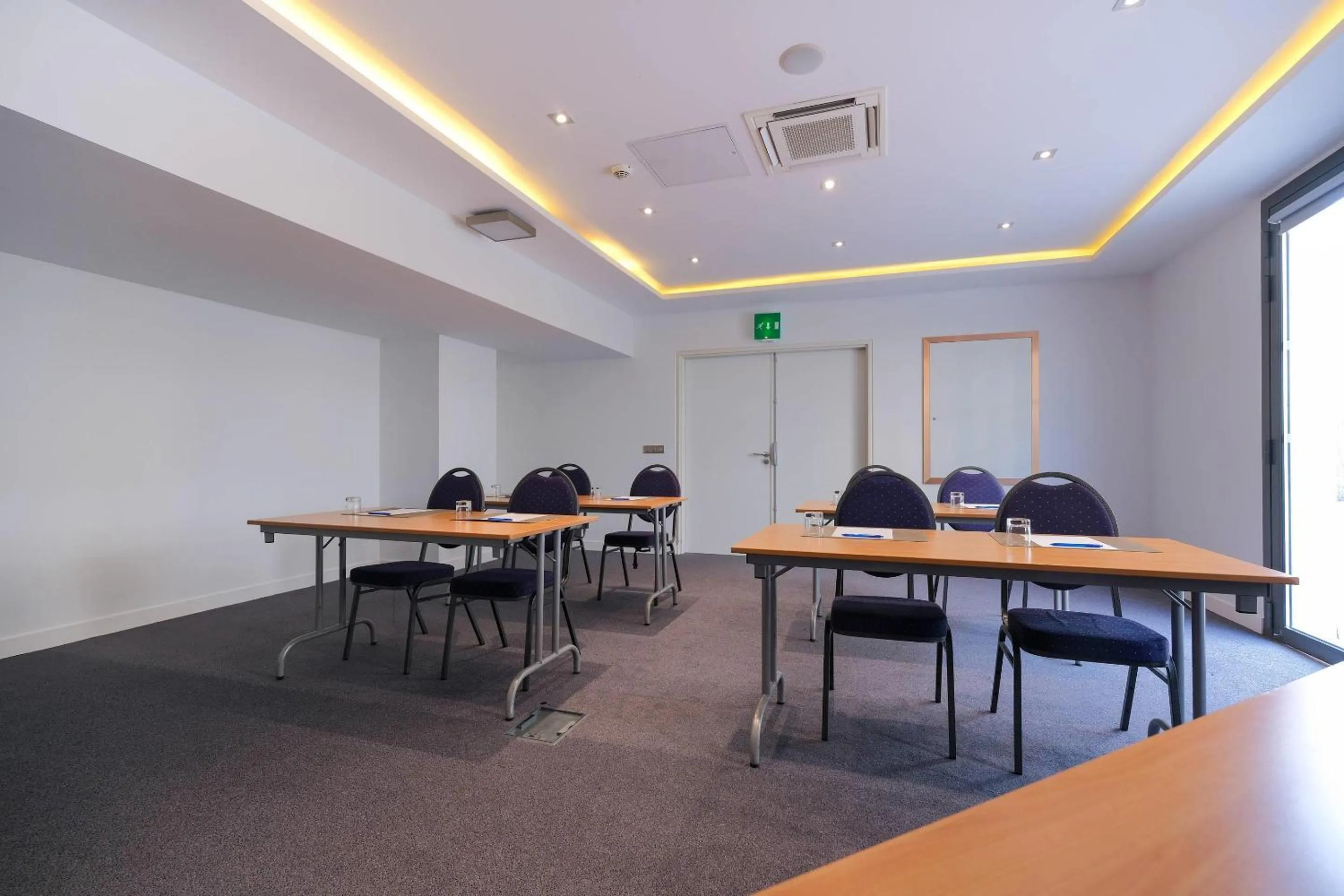 Meeting/conference room in Zenitude Hotel La Valadière, Ascend Hotel Collection