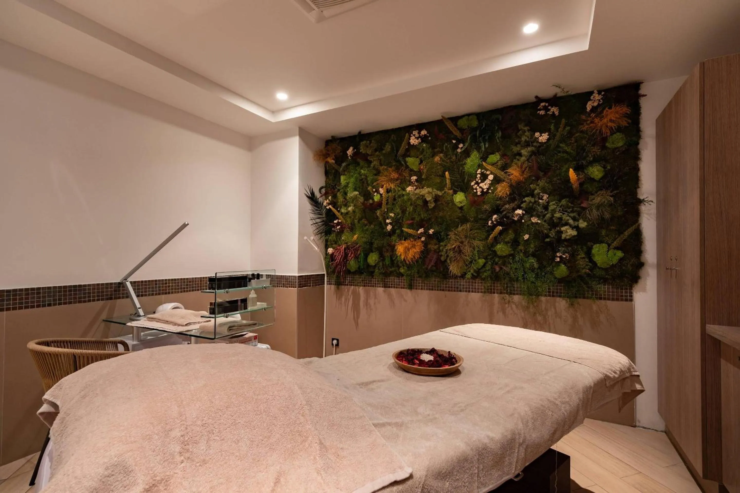 Spa and wellness centre/facilities in Zenitude Hotel La Valadière, Ascend Hotel Collection