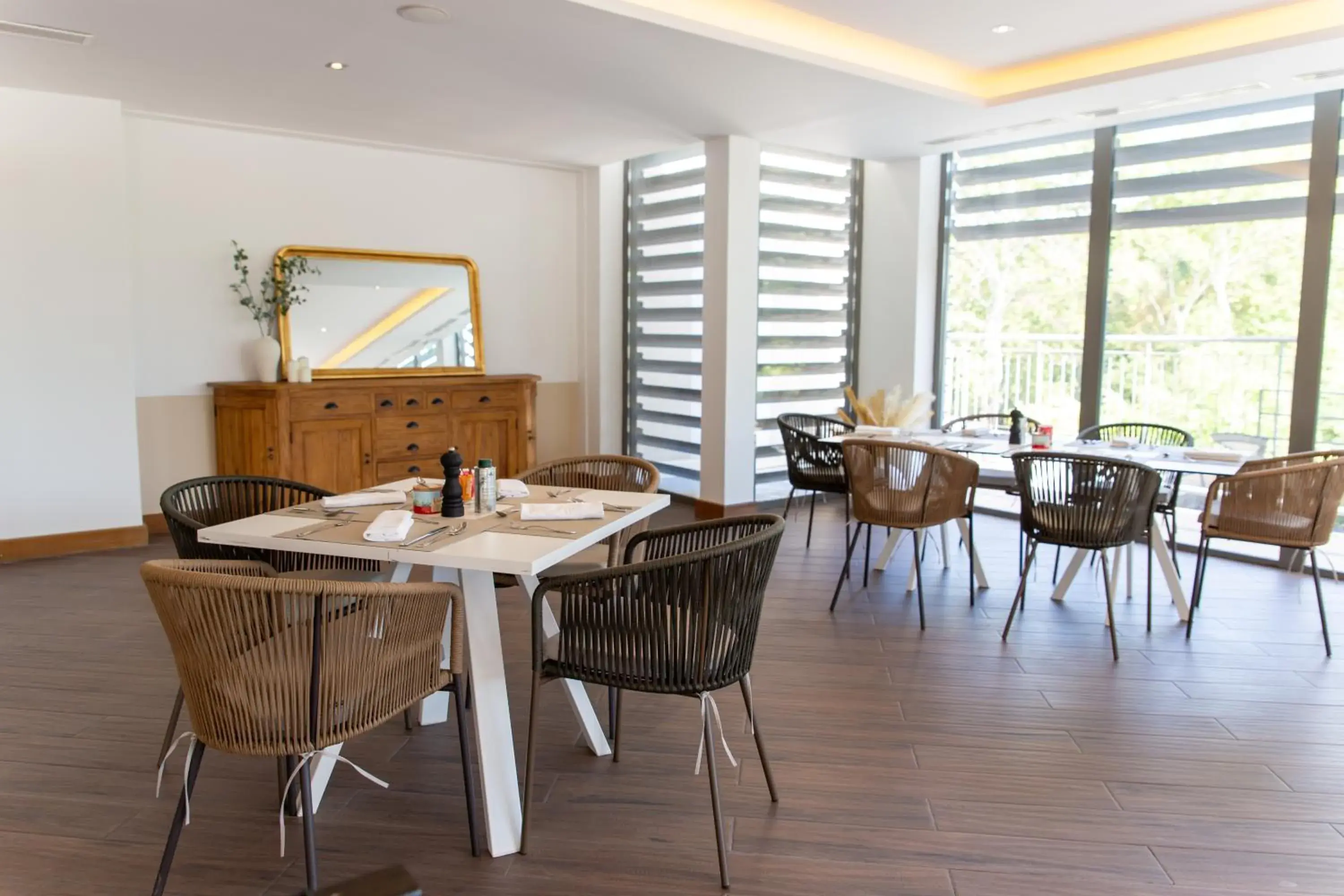 Restaurant/places to eat in Zenitude Hotel la Valadière, an Ascend Collection Hotel Restaurant/places to eat in Zenitude Hotel la Valadière, an Ascend Collection Hotel
