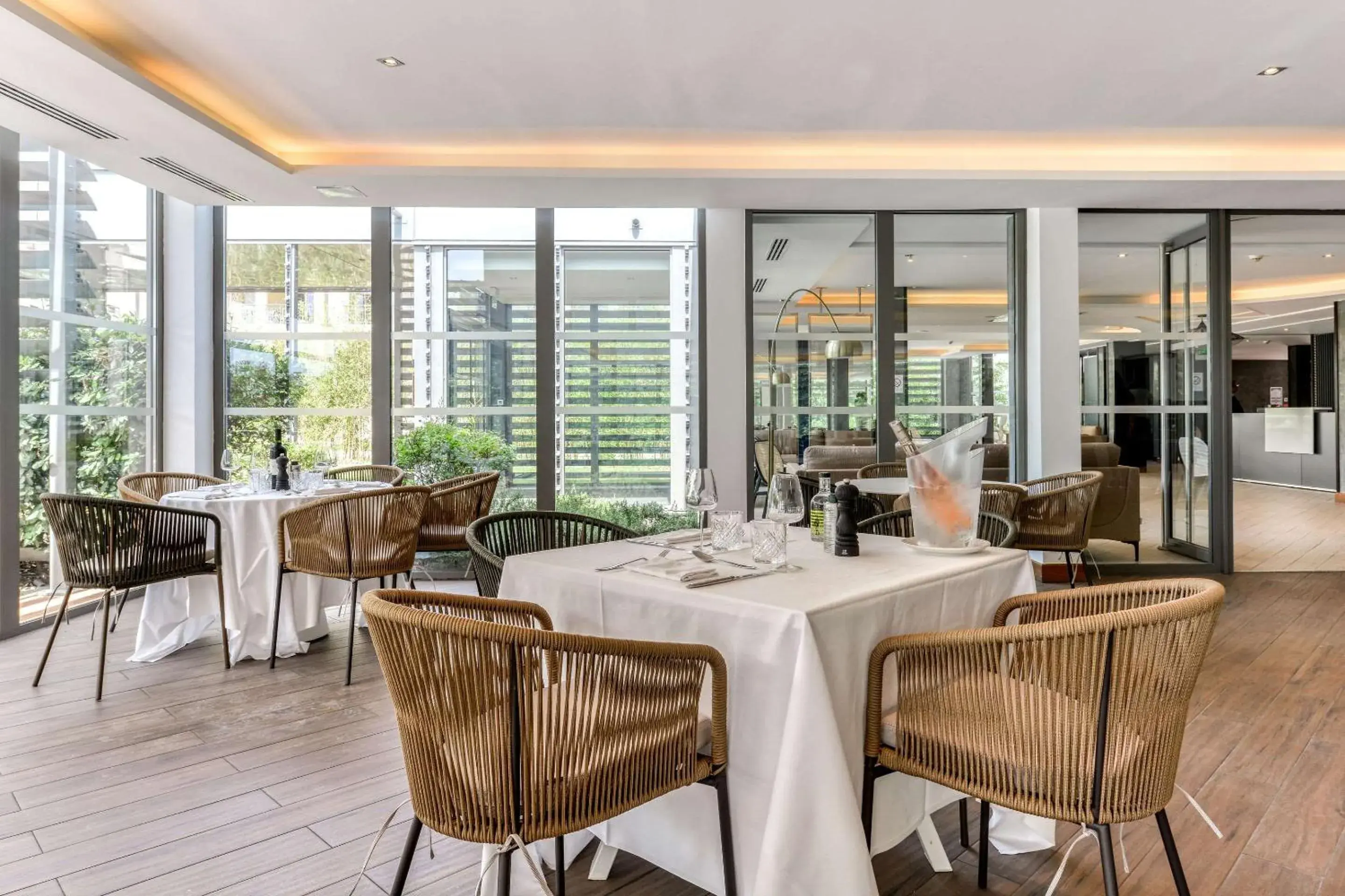 Restaurant/places to eat in Zenitude Hotel la Valadière, an Ascend Collection Hotel Restaurant/places to eat in Zenitude Hotel la Valadière, an Ascend Collection Hotel