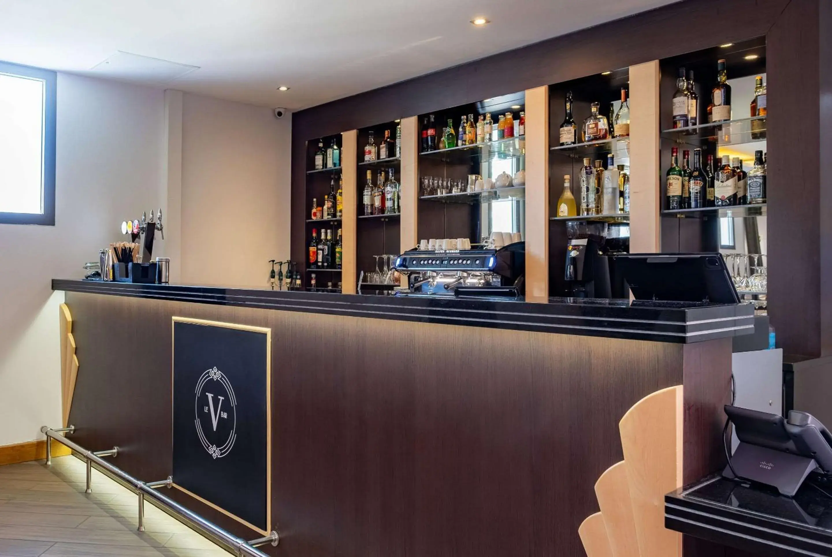 Lounge or bar in Zenitude Hotel la Valadière, an Ascend Collection Hotel Lounge or bar in Zenitude Hotel la Valadière, an Ascend Collection Hotel