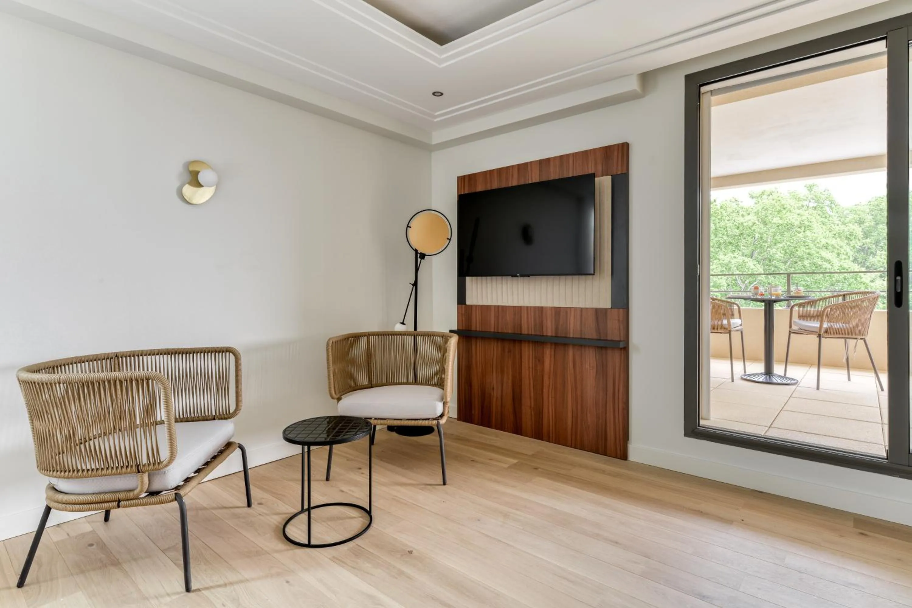 TV and multimedia in Zenitude Hotel La Valadière, Ascend Hotel Collection