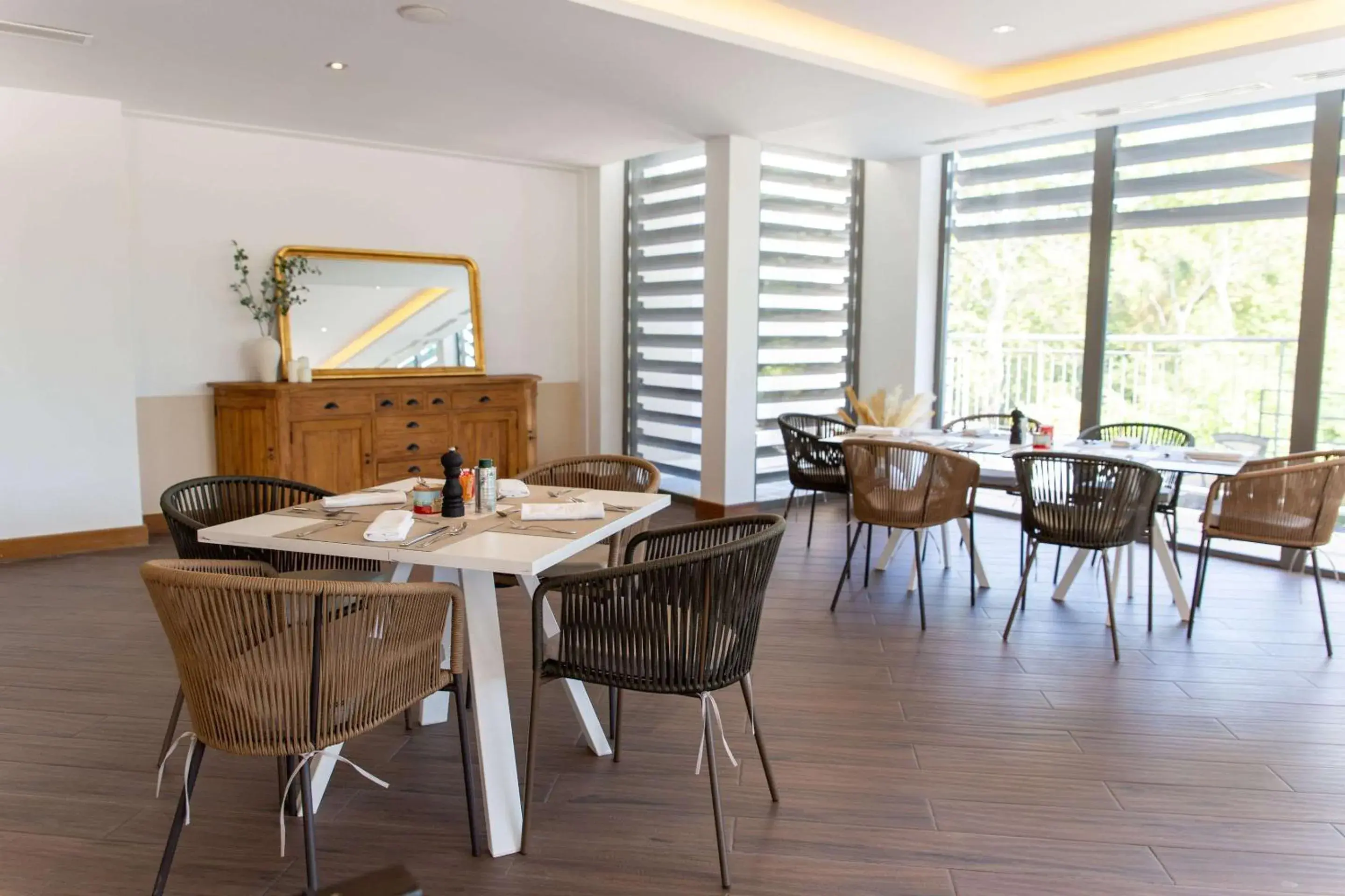 Restaurant/places to eat in Zenitude Hotel la Valadière, an Ascend Collection Hotel Restaurant/places to eat in Zenitude Hotel la Valadière, an Ascend Collection Hotel