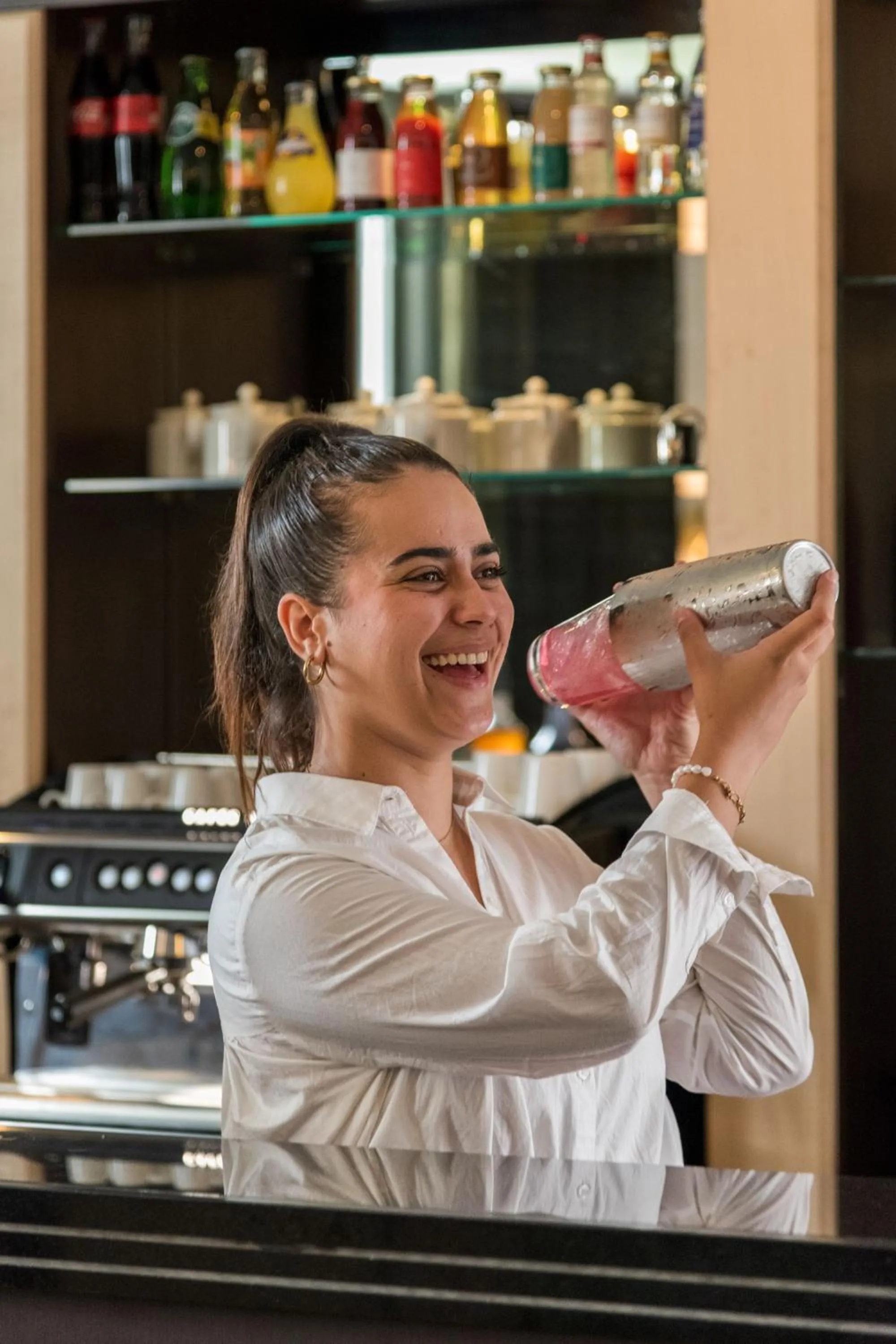 Lounge or bar in Zenitude Hotel La Valadière, Ascend Hotel Collection