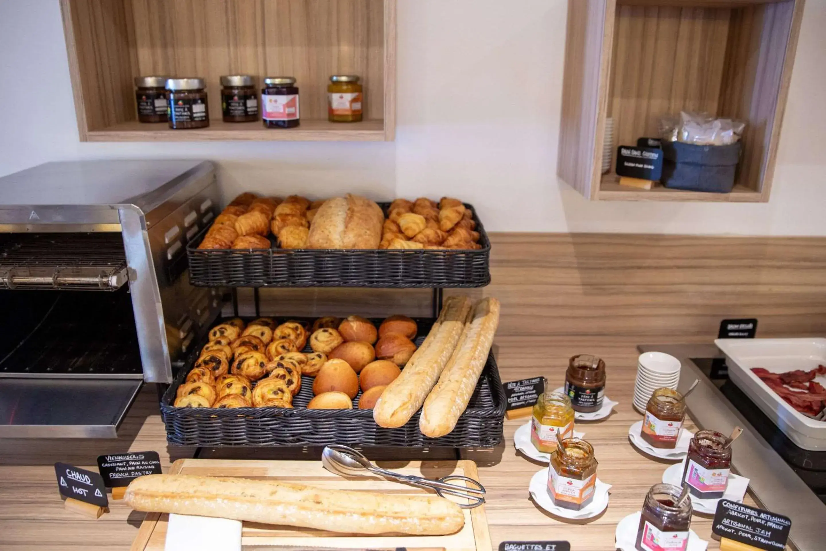 Breakfast in Zenitude Hotel la Valadière, an Ascend Collection Hotel Breakfast in Zenitude Hotel la Valadière, an Ascend Collection Hotel
