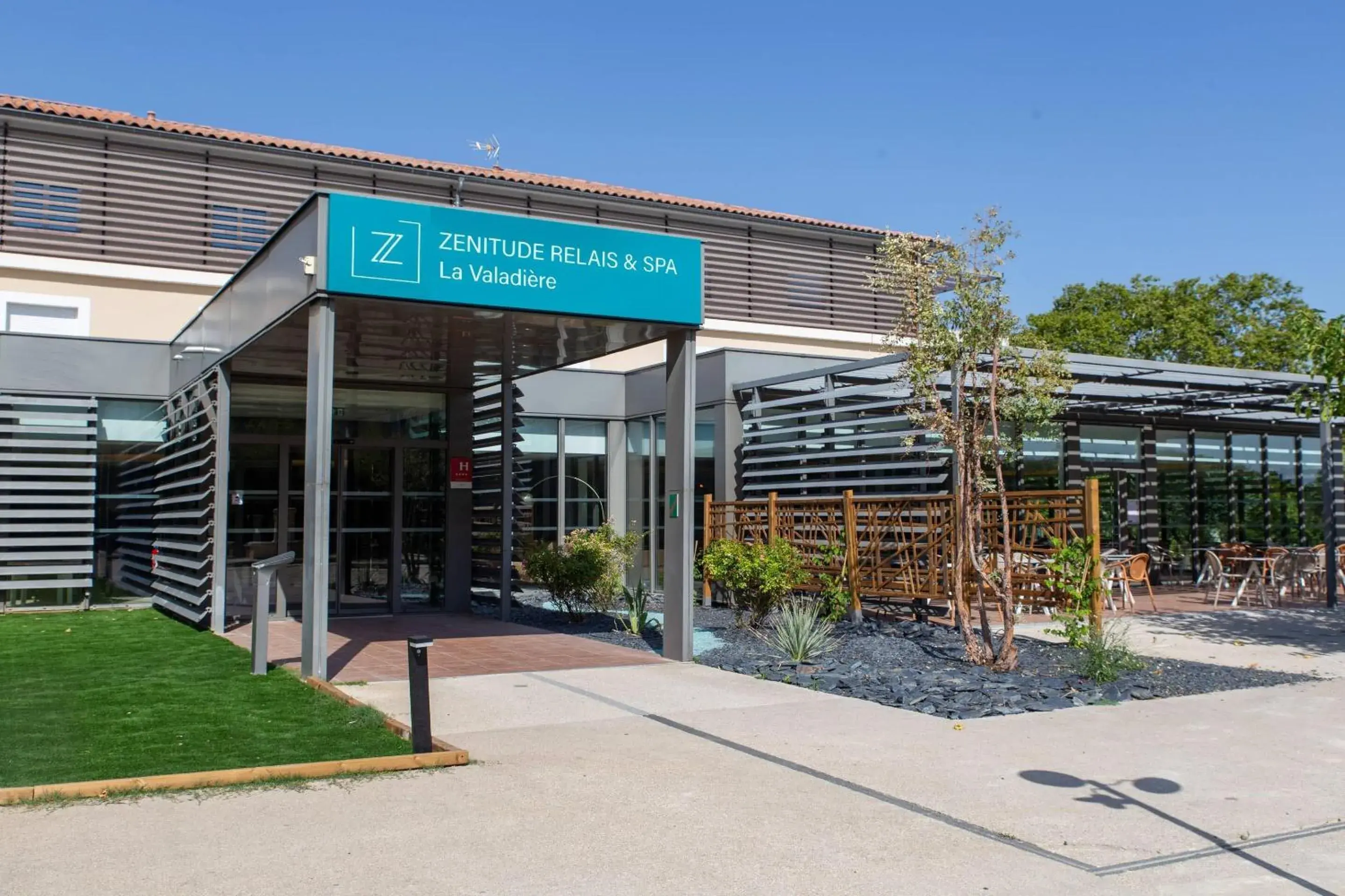 Property building in Zenitude Hotel La Valadière, Ascend Hotel Collection Property building in Zenitude Hotel La Valadière, Ascend Hotel Collection