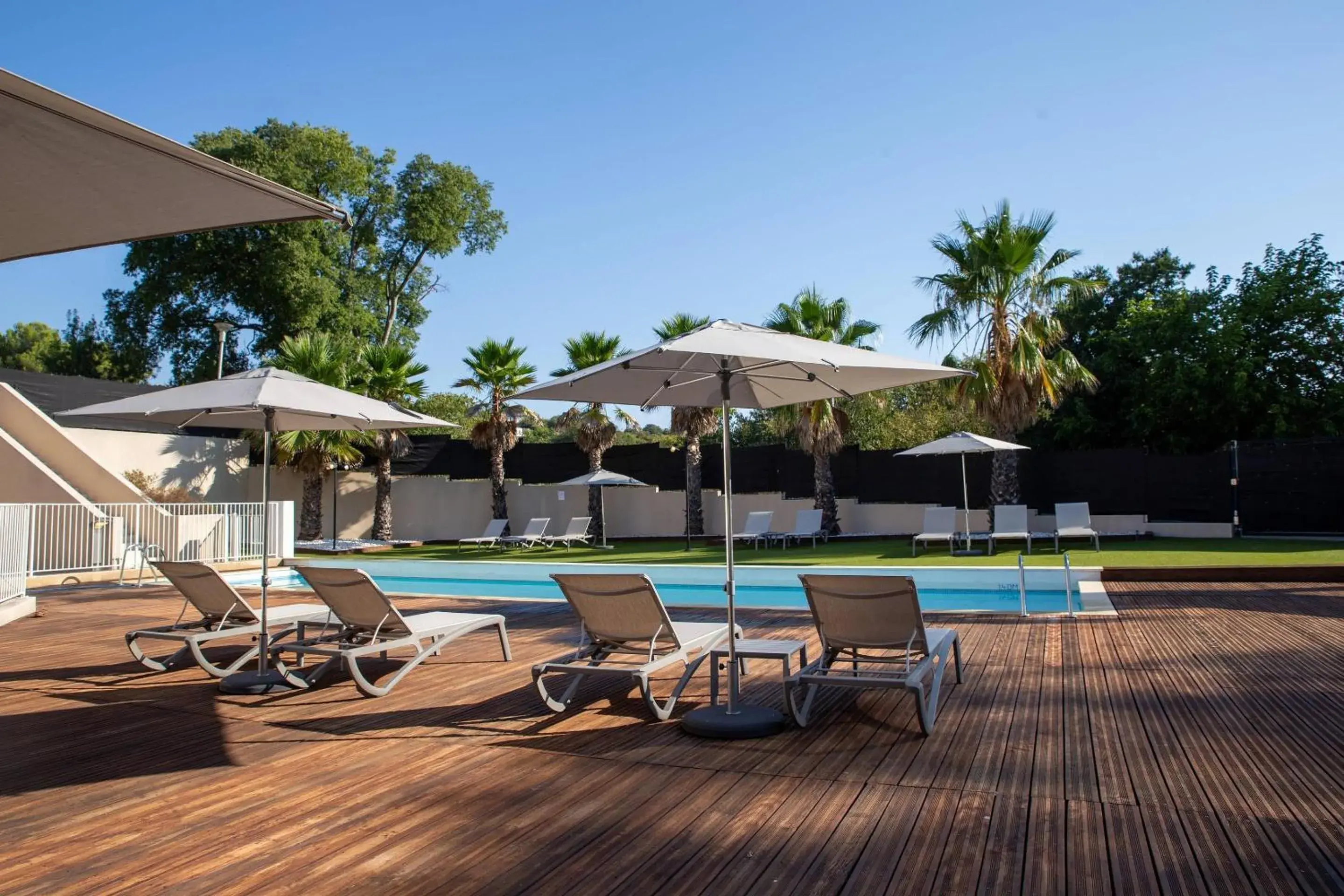 Swimming pool in Zenitude Hotel La Valadière, Ascend Hotel Collection Swimming pool in Zenitude Hotel La Valadière, Ascend Hotel Collection