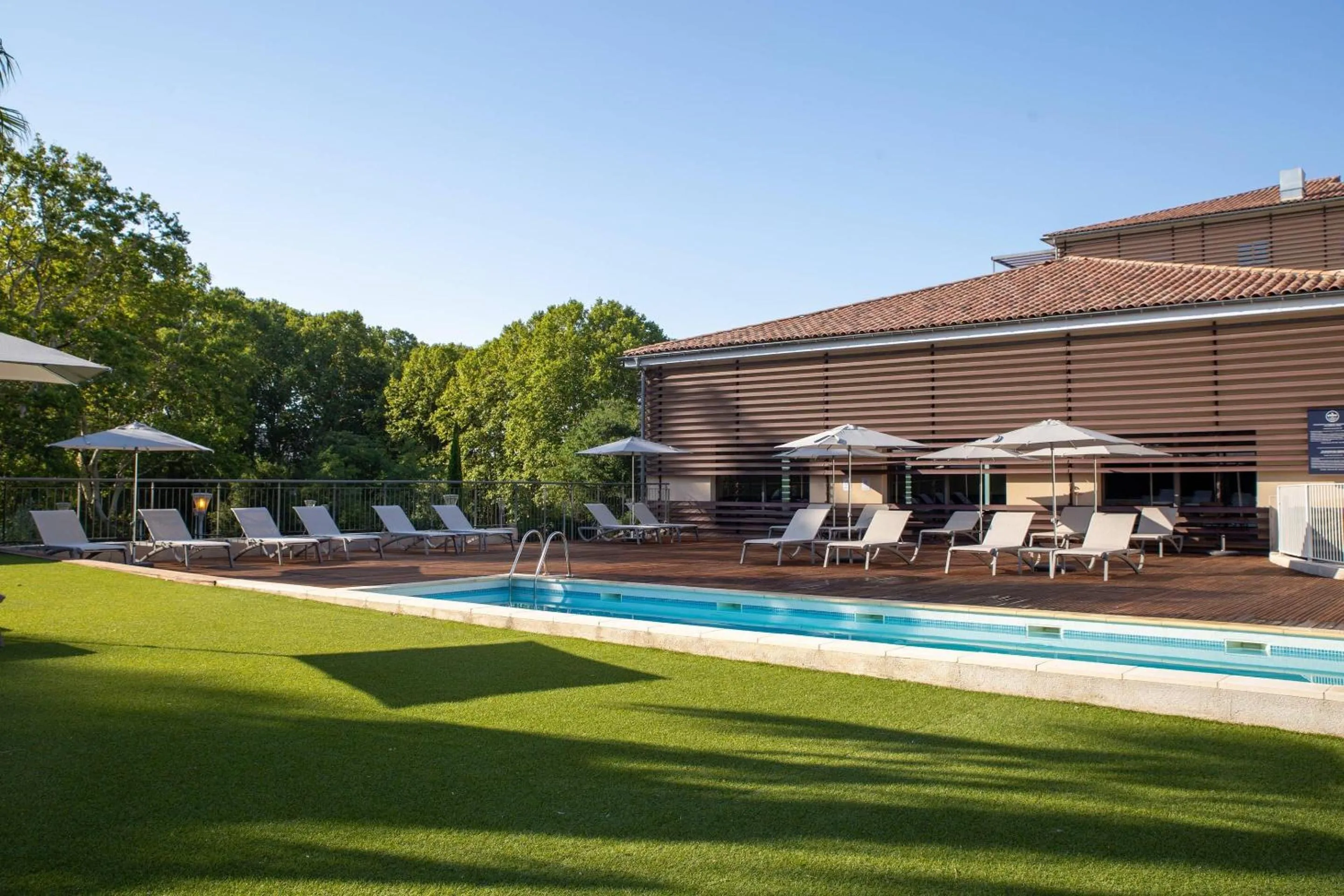 Swimming pool in Zenitude Hotel La Valadière, Ascend Hotel Collection