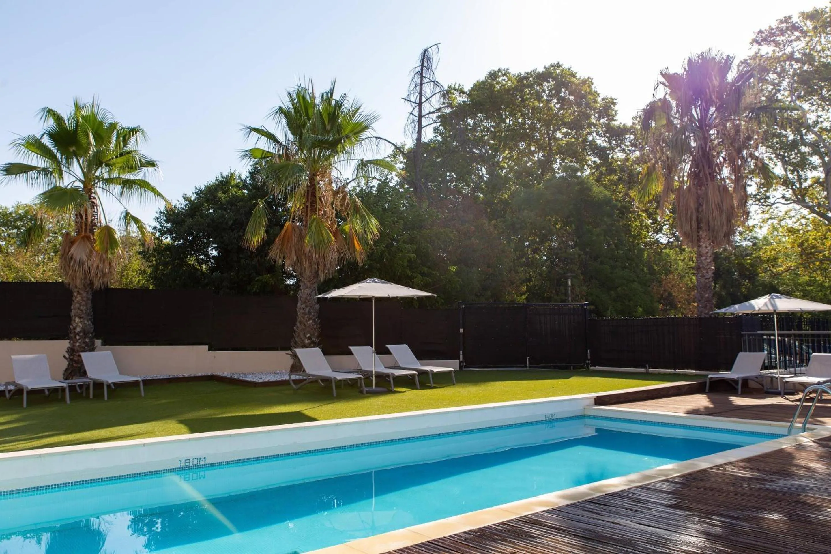 Swimming pool in Zenitude Hotel La Valadière, Ascend Hotel Collection